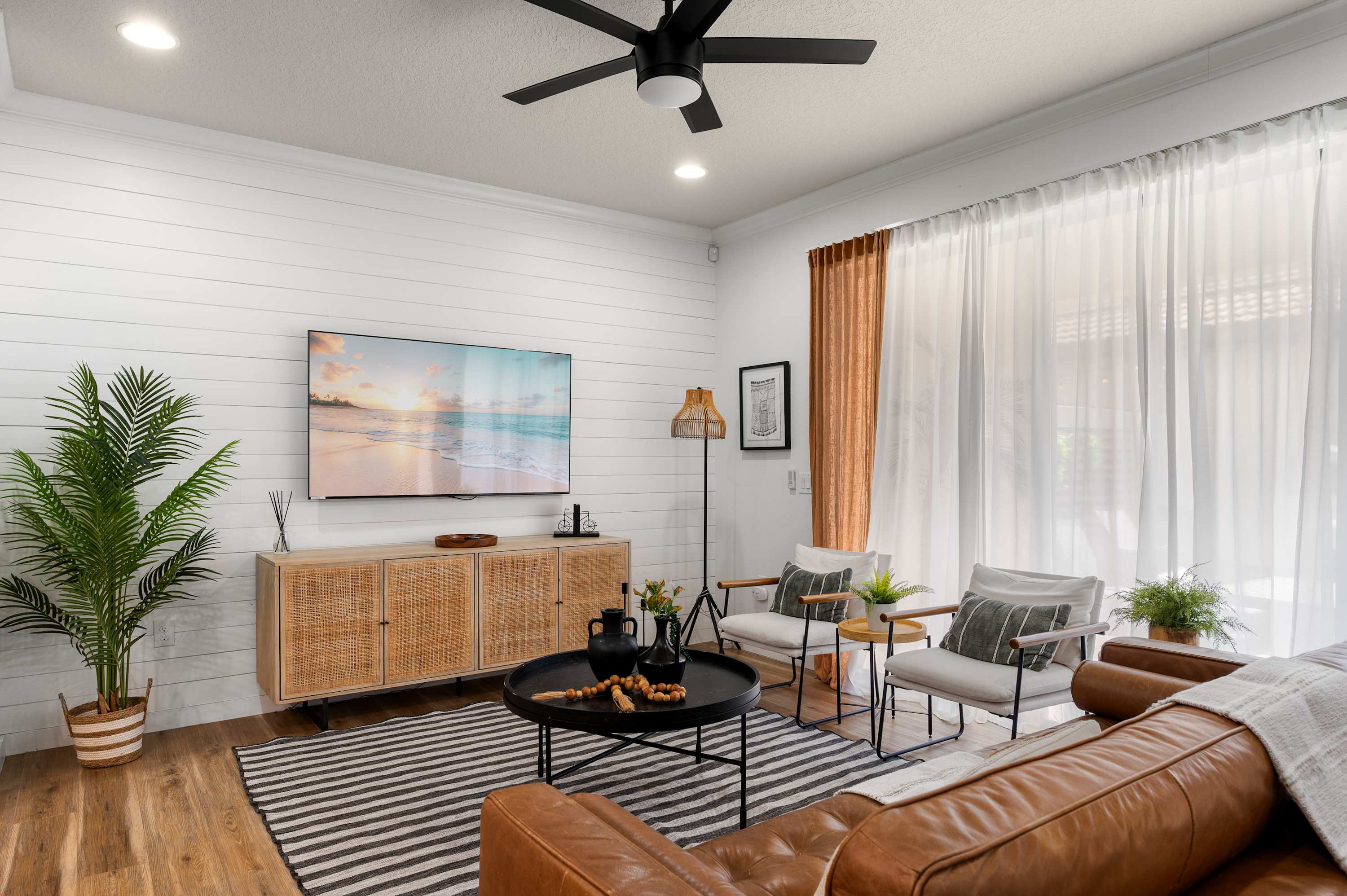 Spacious villa w/pool & game room near Disney