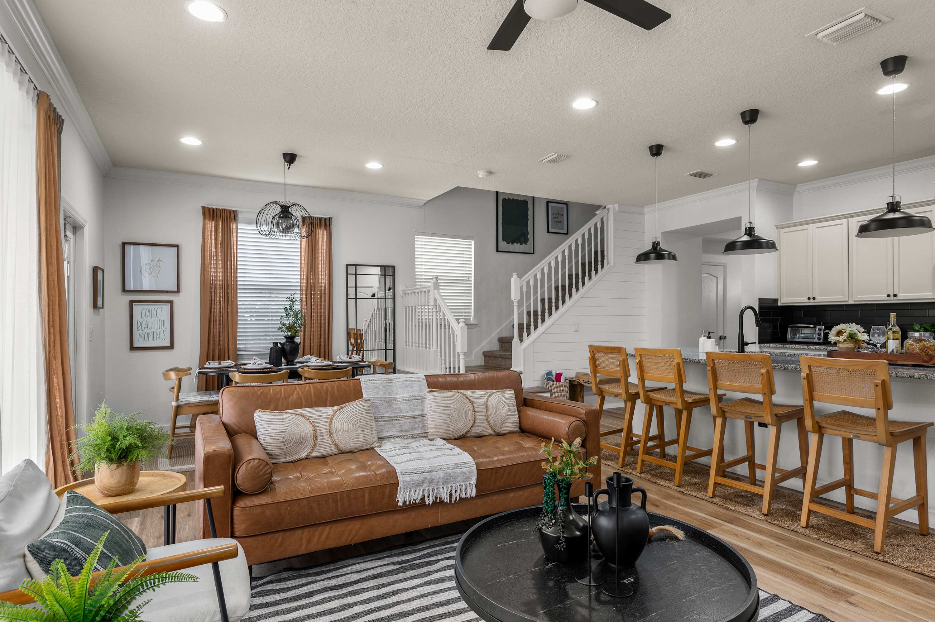 Spacious villa w/pool & game room near Disney