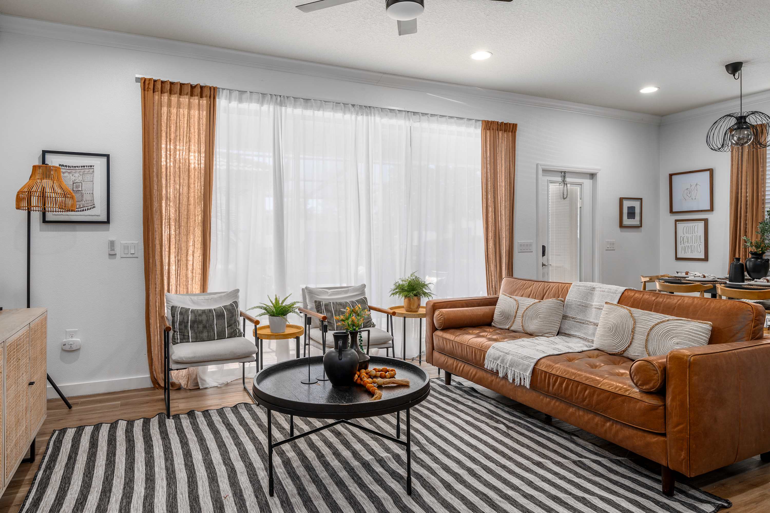 Spacious villa w/pool & game room near Disney