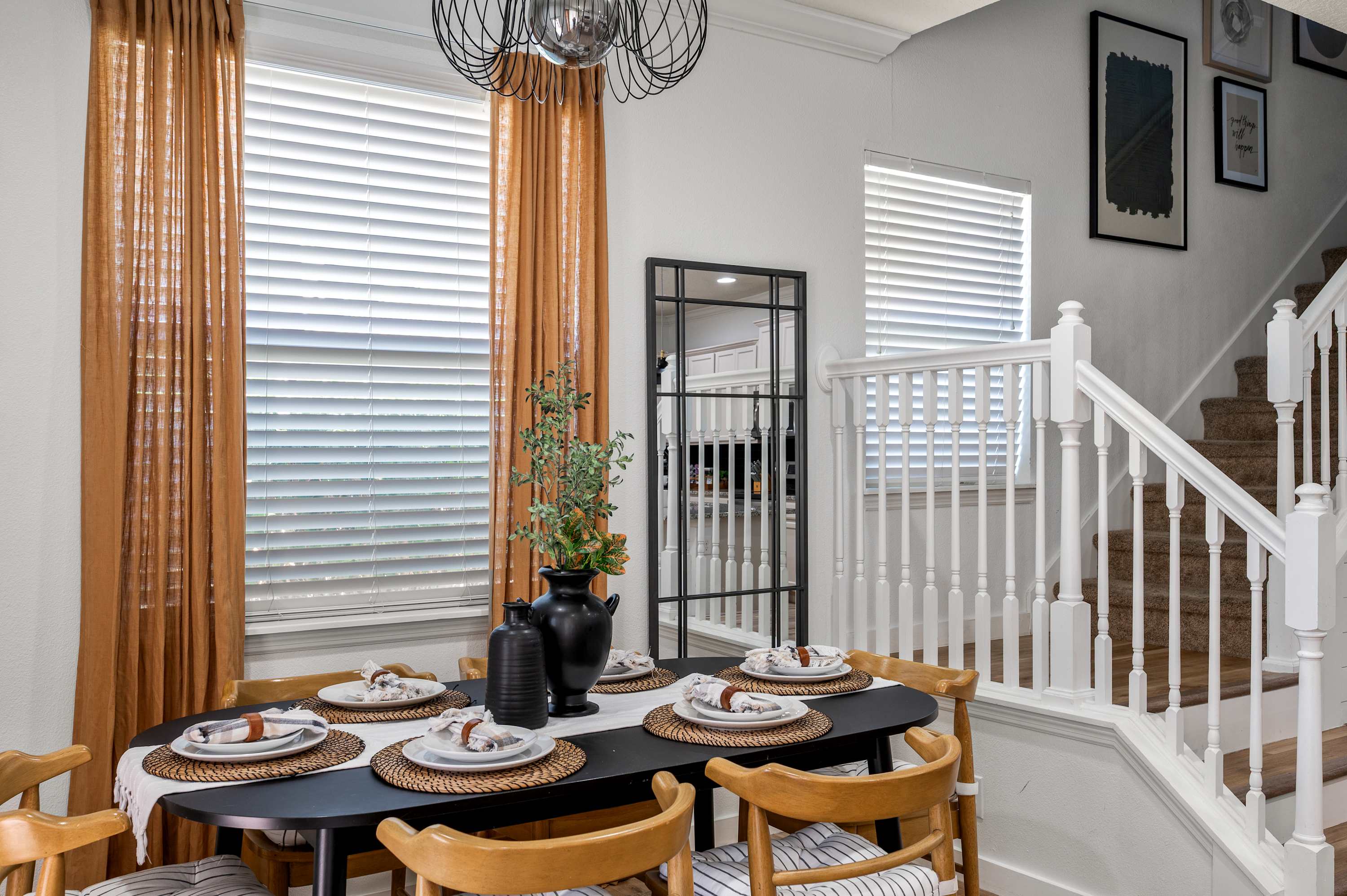 Spacious villa w/pool & game room near Disney