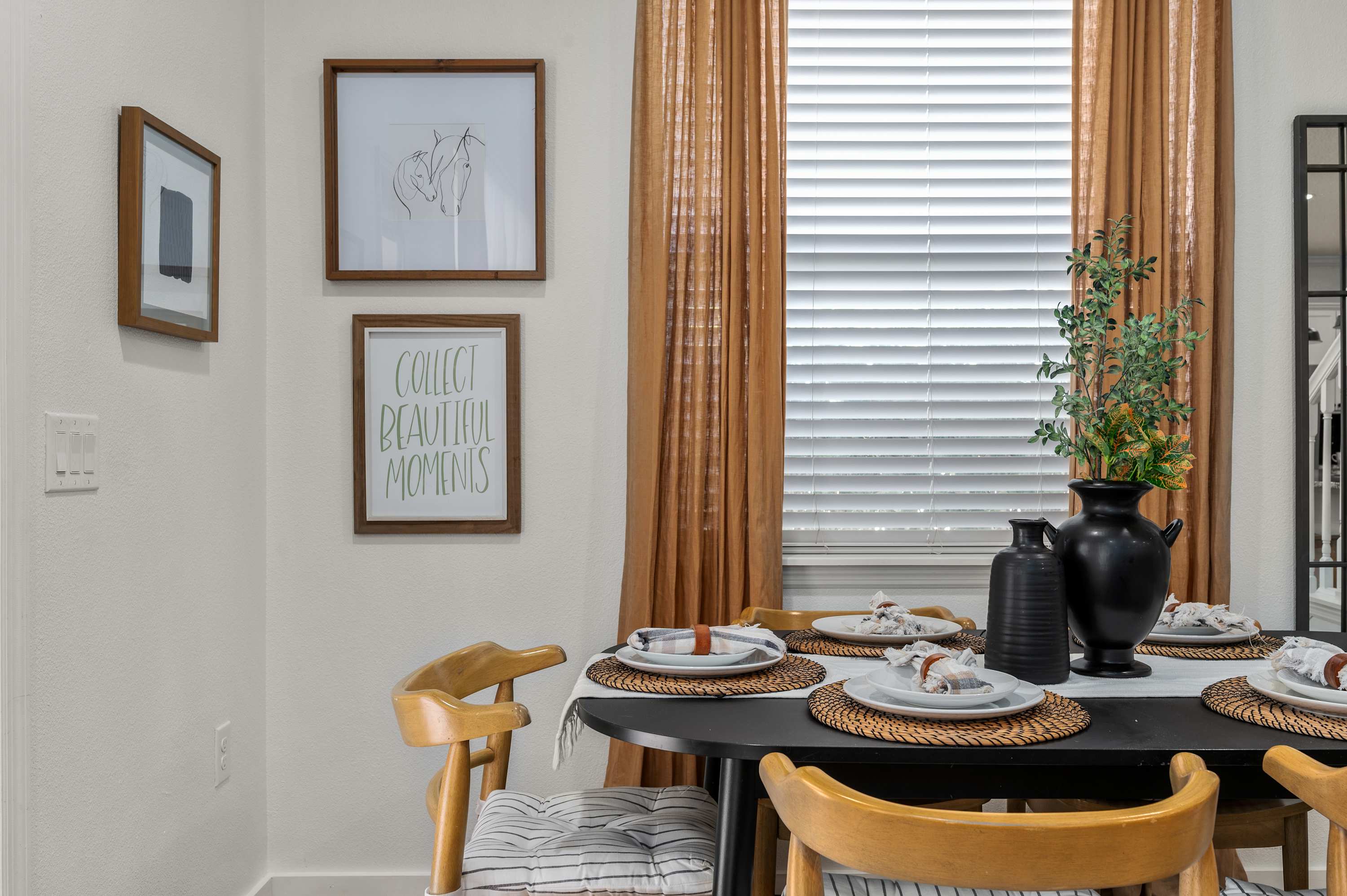 Spacious villa w/pool & game room near Disney