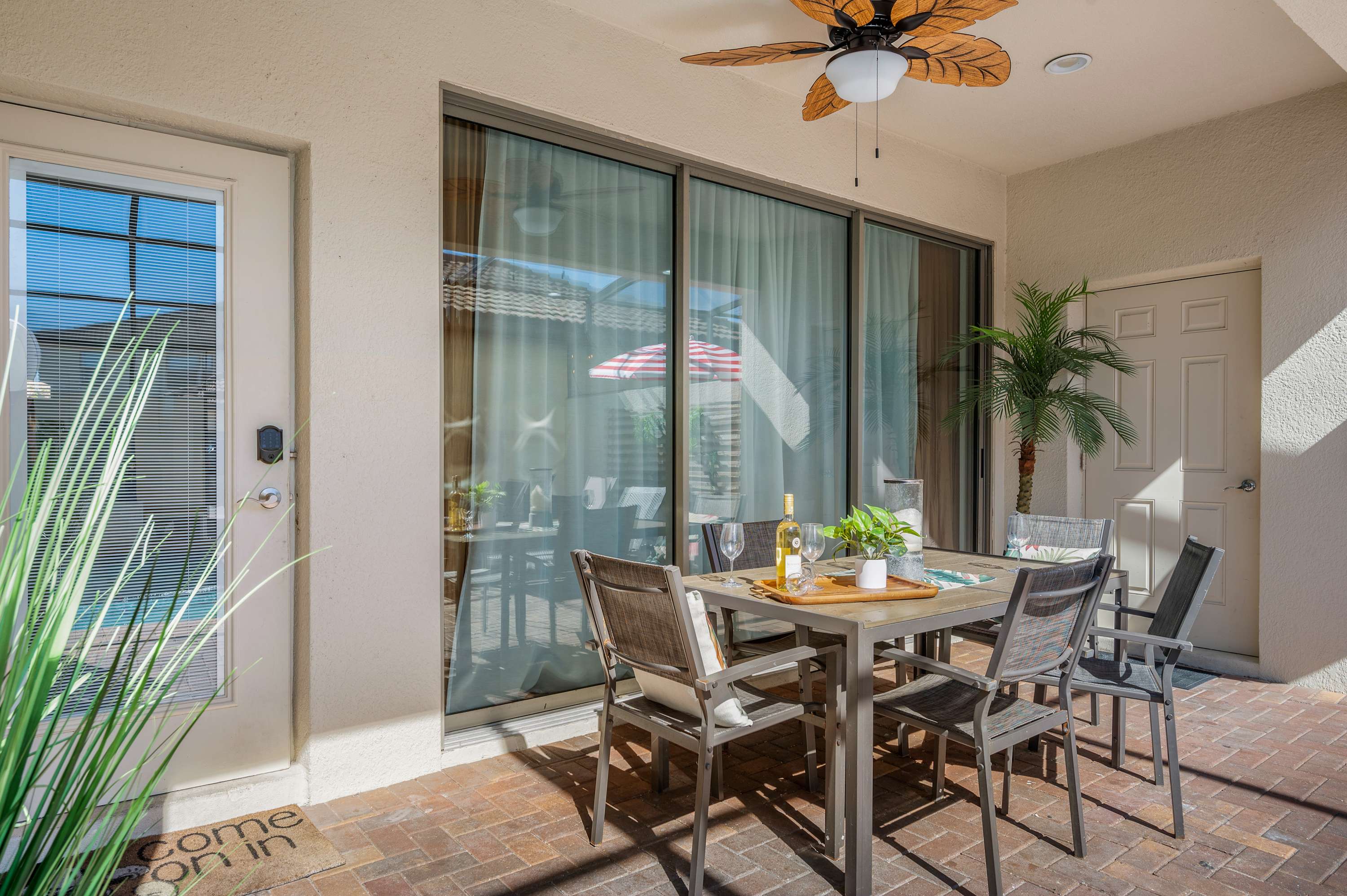 Spacious villa w/pool & game room near Disney