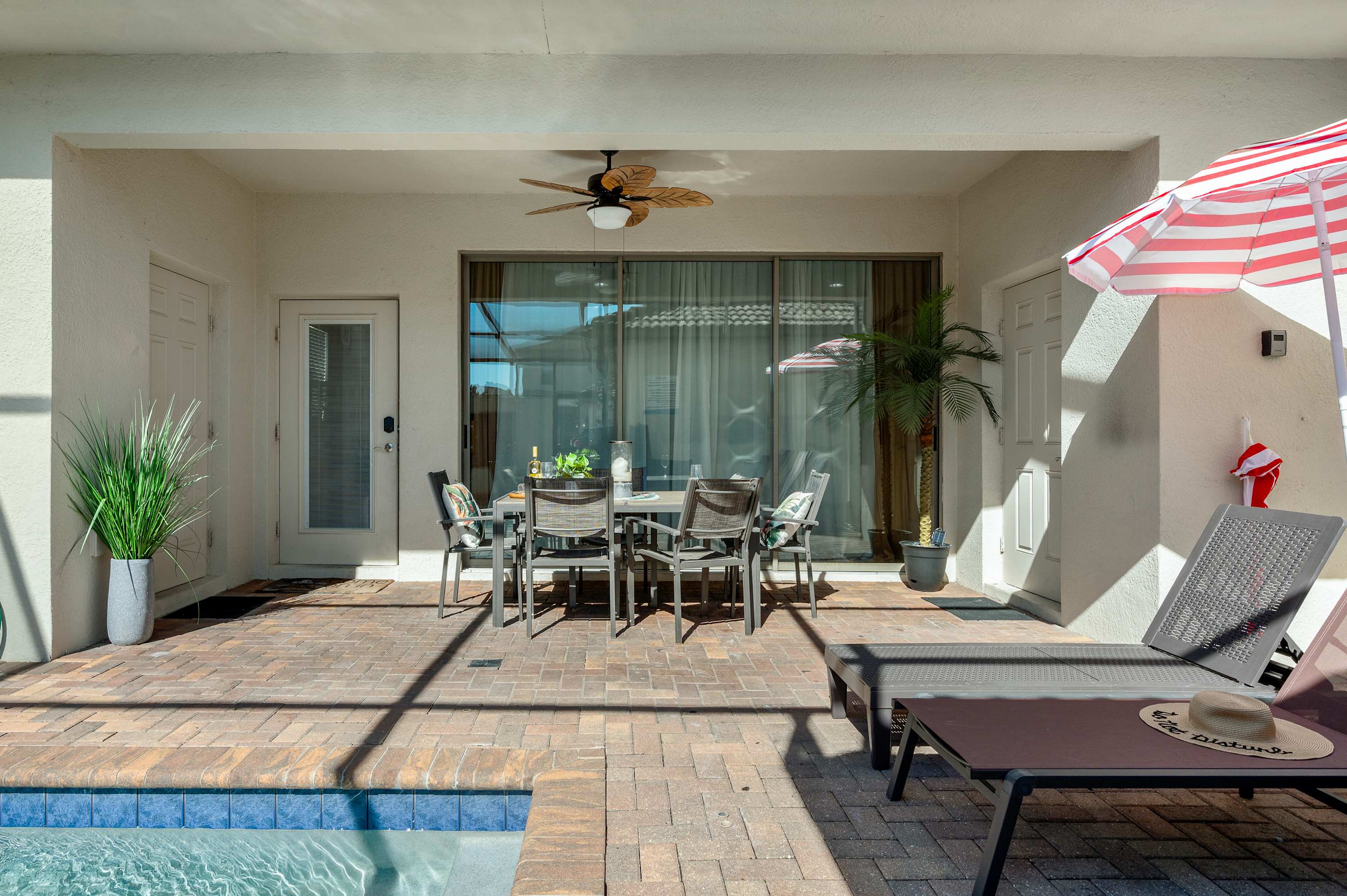 Spacious villa w/pool & game room near Disney