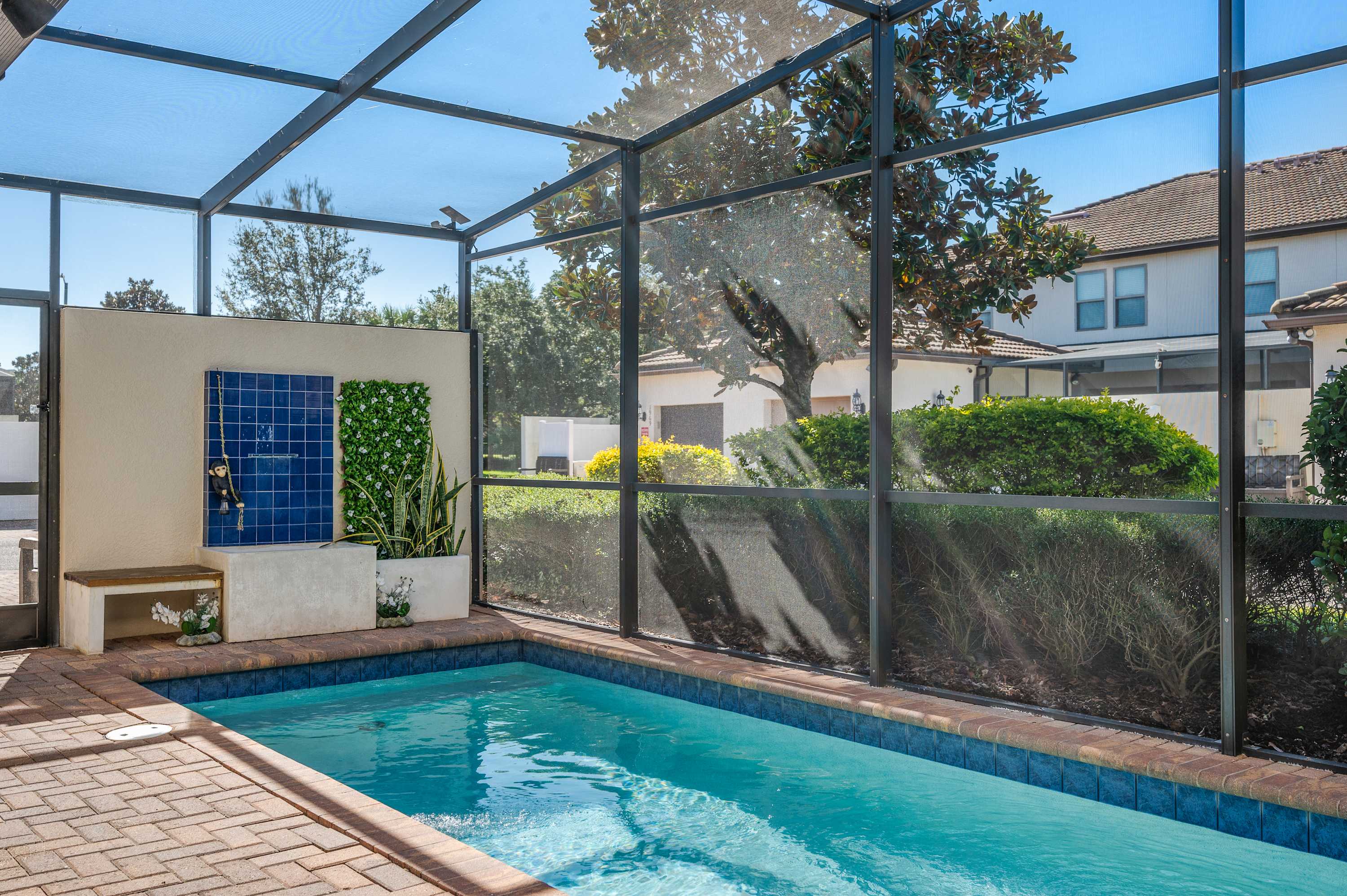 Spacious villa w/pool & game room near Disney