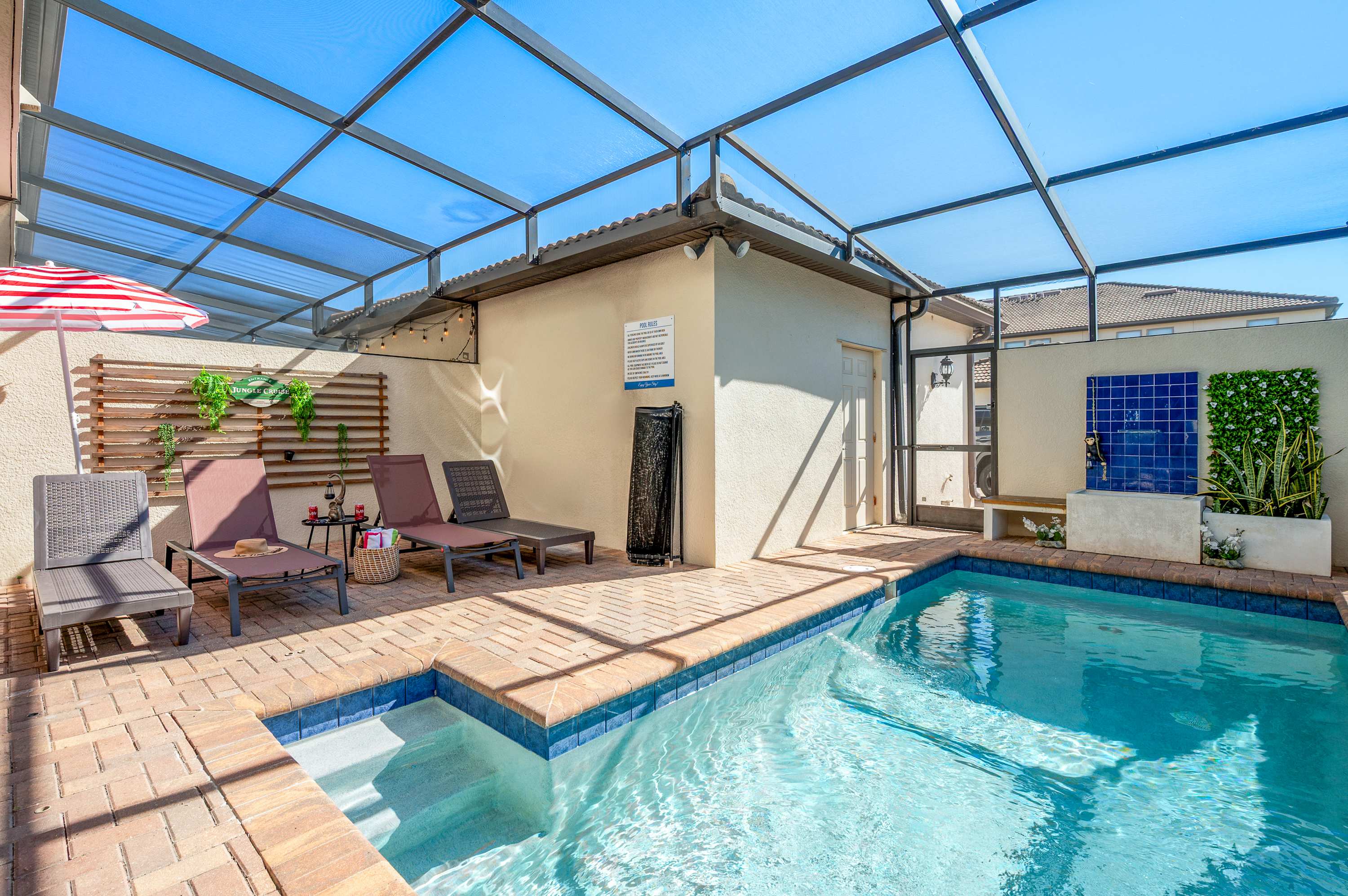 Spacious villa w/pool & game room near Disney