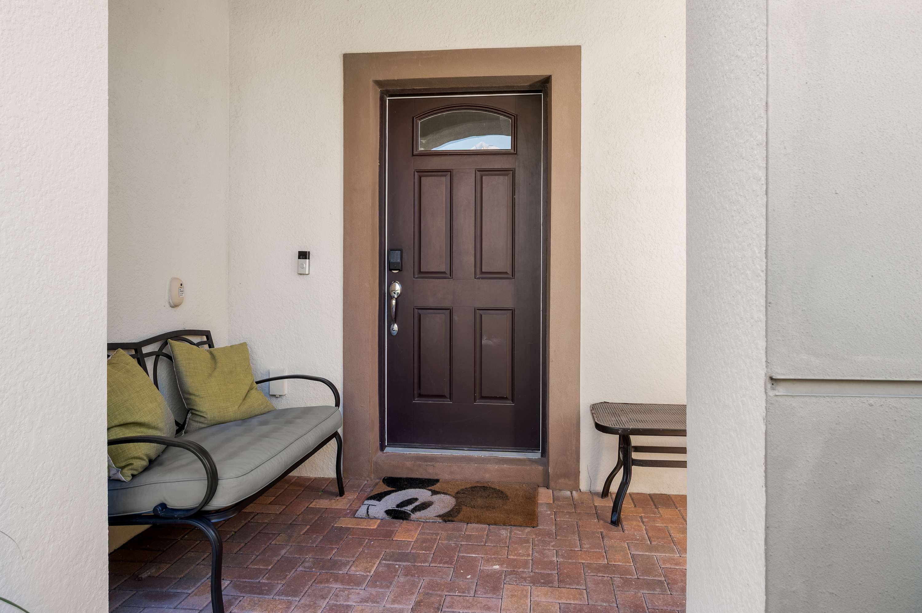 Spacious villa w/pool & game room near Disney