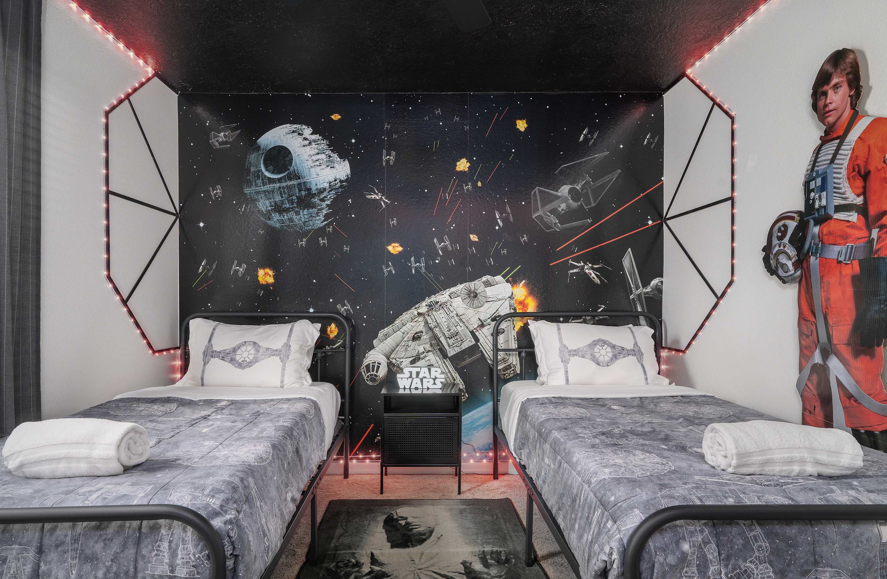 Spacious villa w/pool & game room near Disney