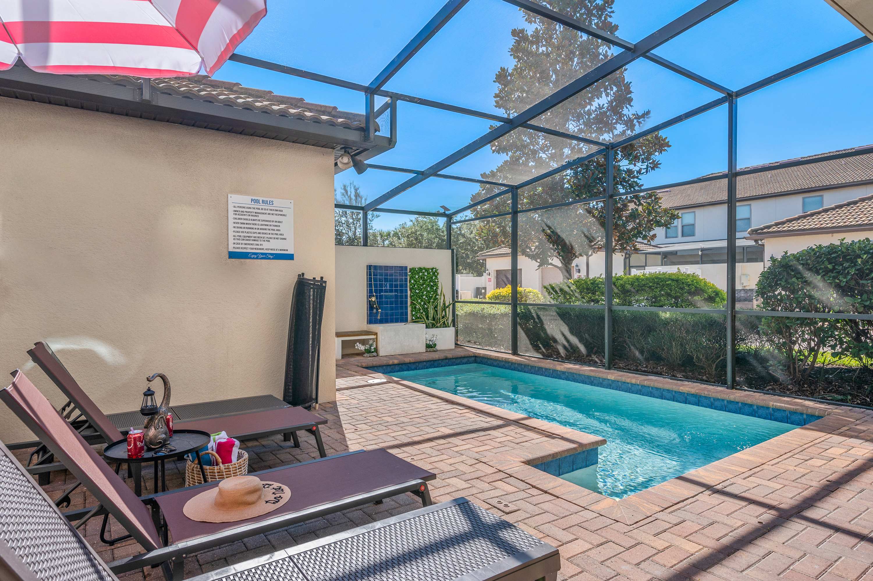 Spacious villa w/pool & game room near Disney