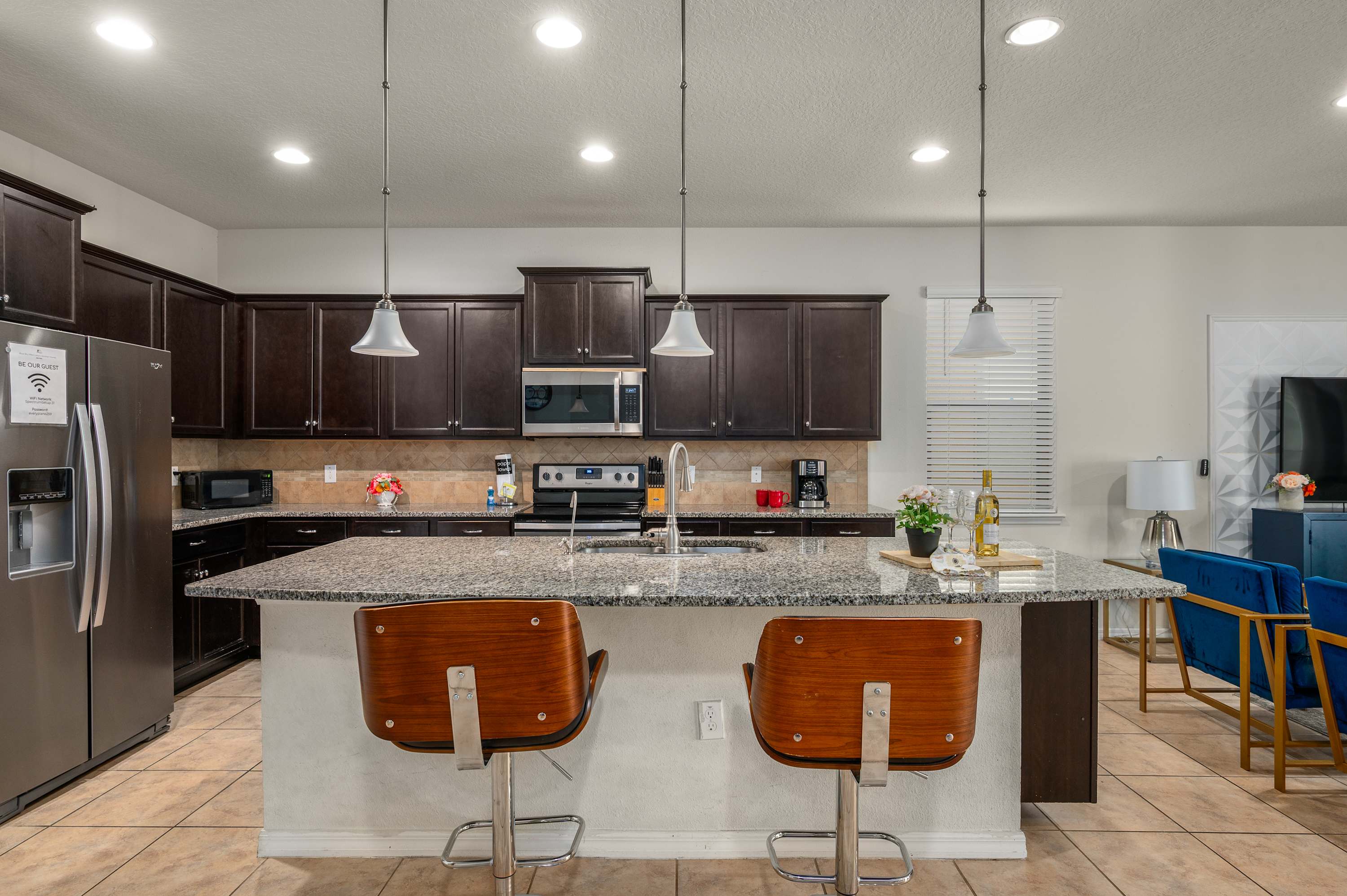 Spacious house w/private pool & water park access