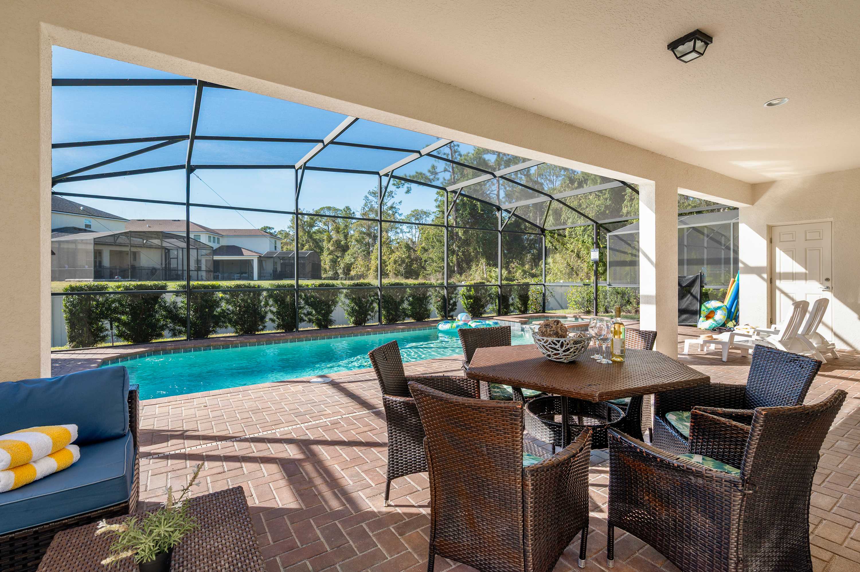 Spacious house w/private pool & water park access