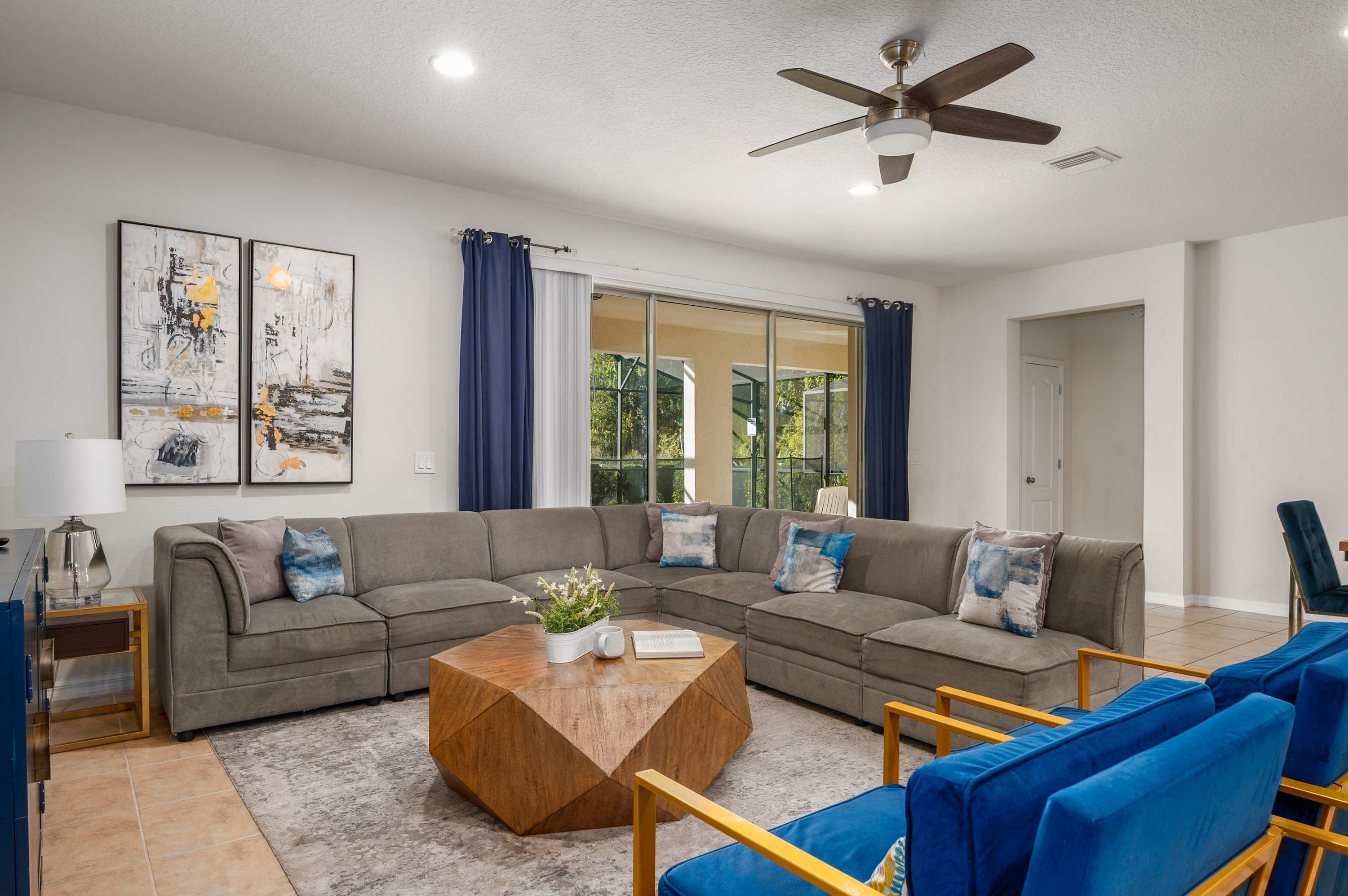 Spacious house w/private pool & water park access