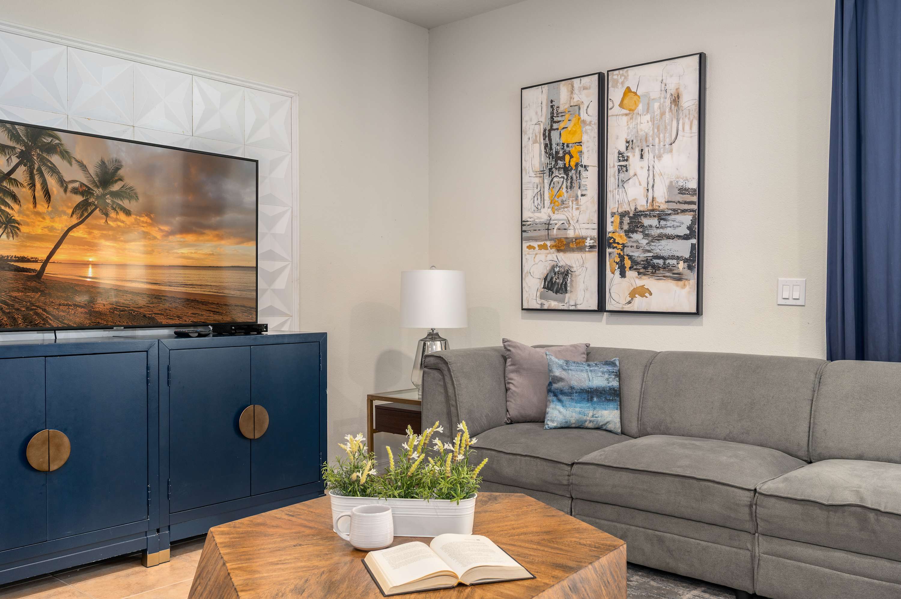 Spacious house w/private pool & water park access