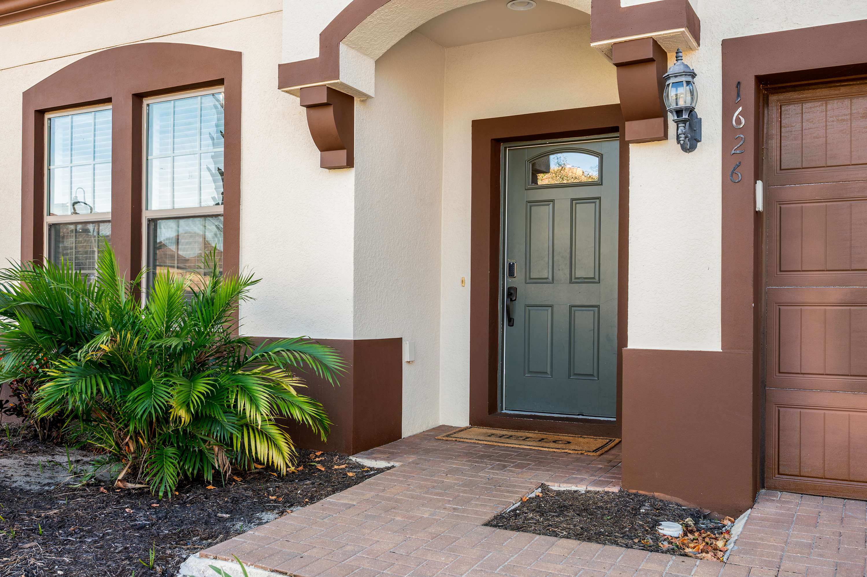 Spacious house w/private pool & water park access