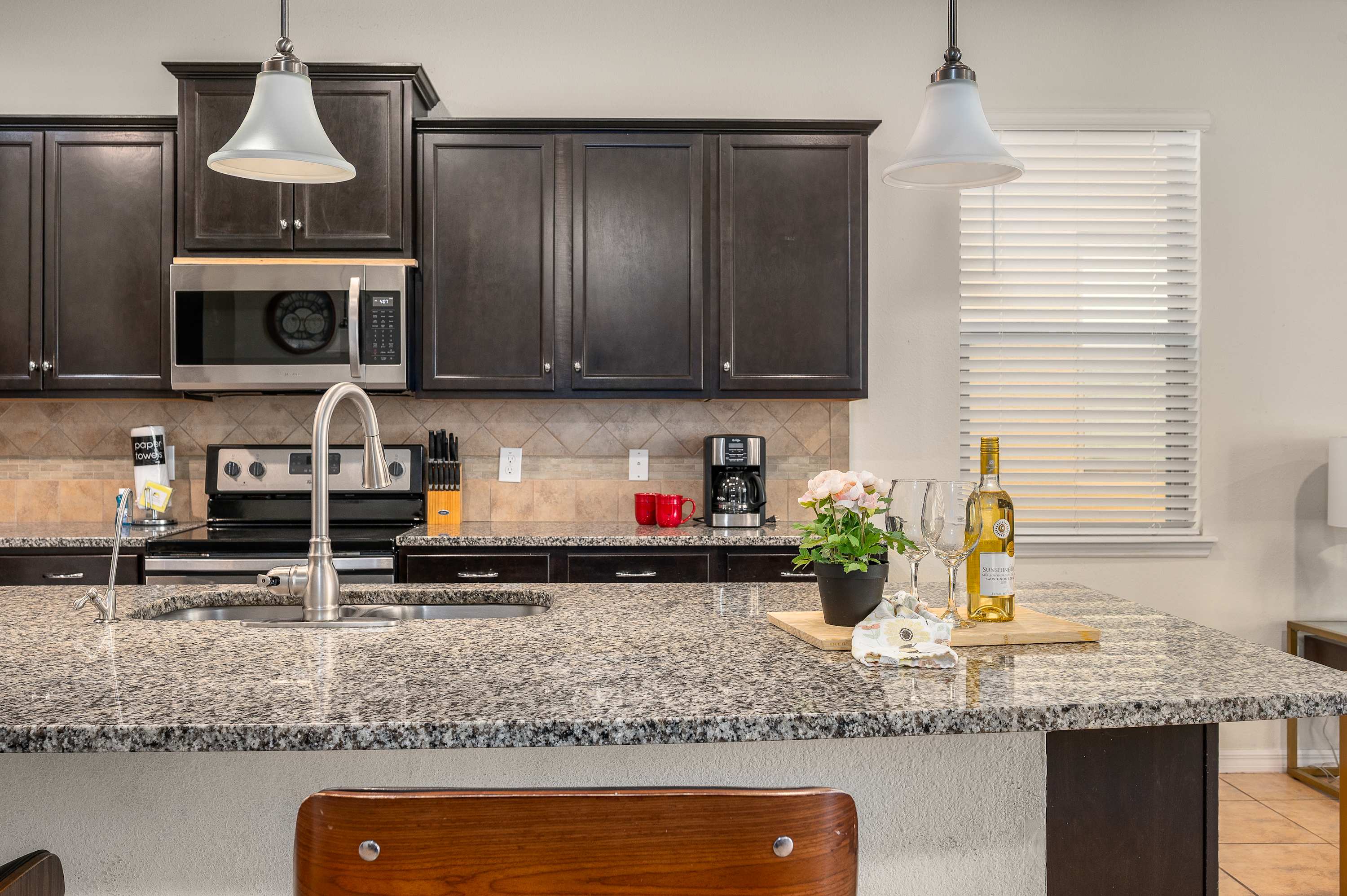 Spacious house w/private pool & water park access