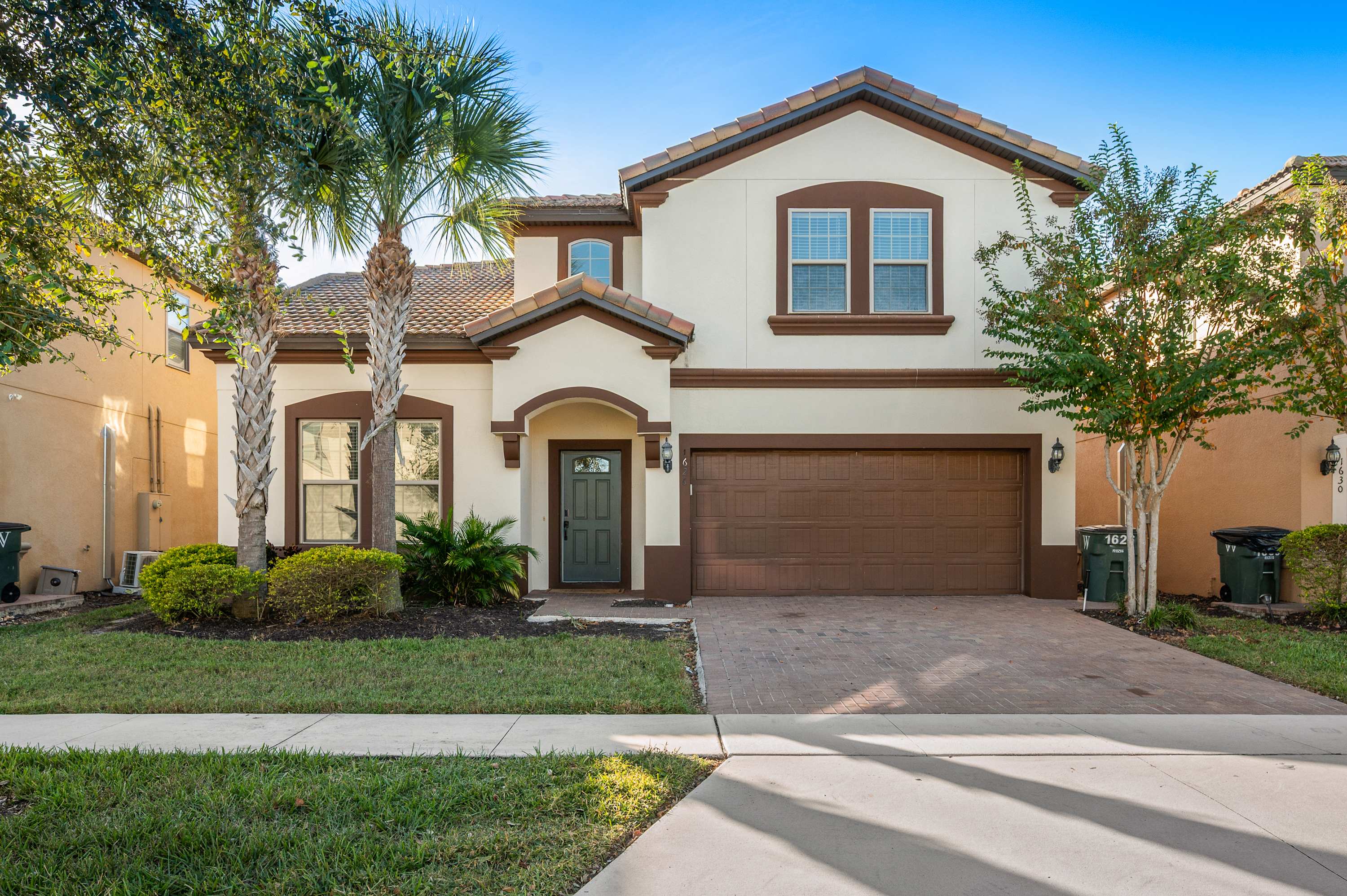 Spacious house w/private pool & water park access