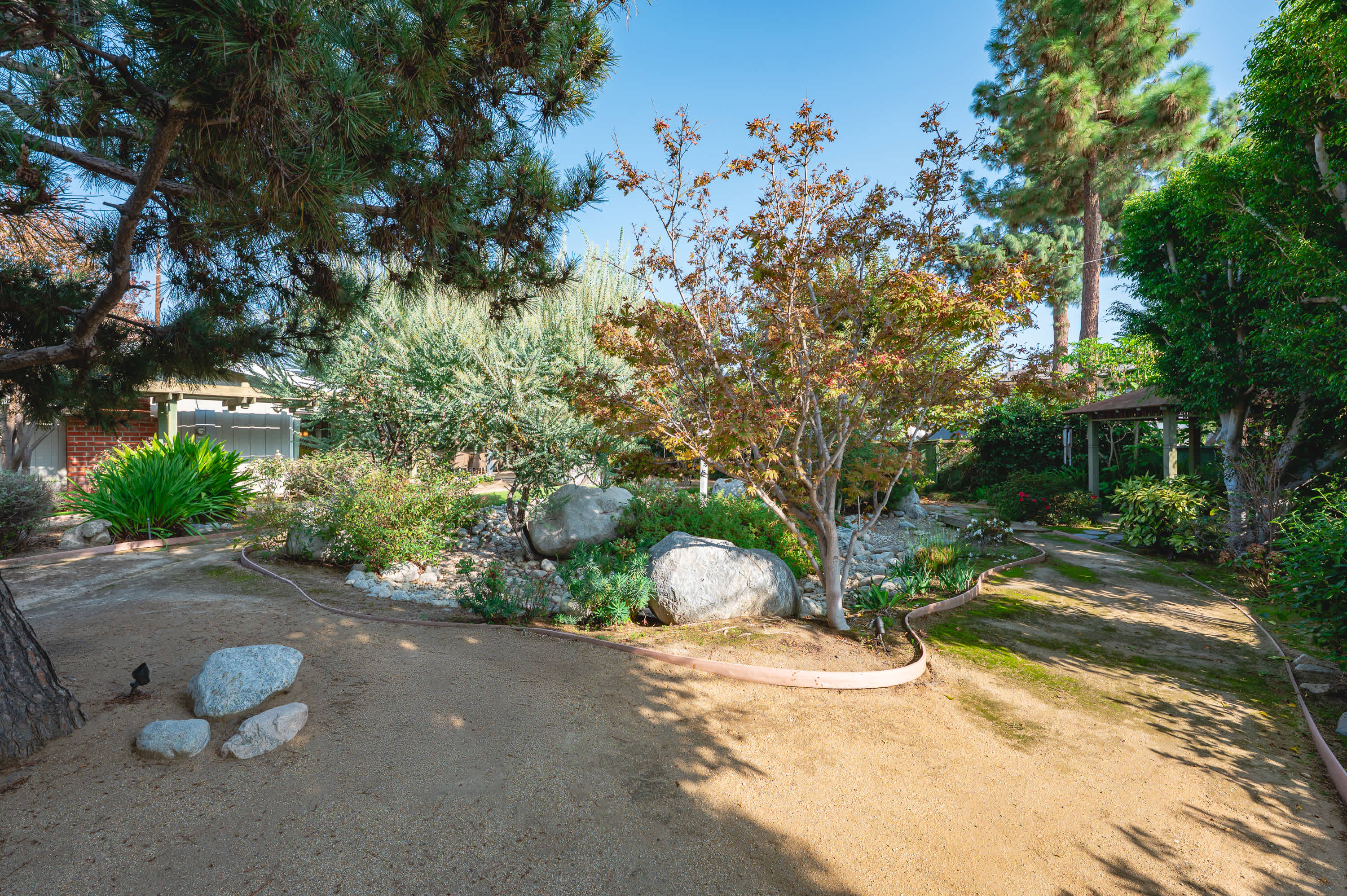 Airy Large Backyard Oasis Perfect Family Getaway 6