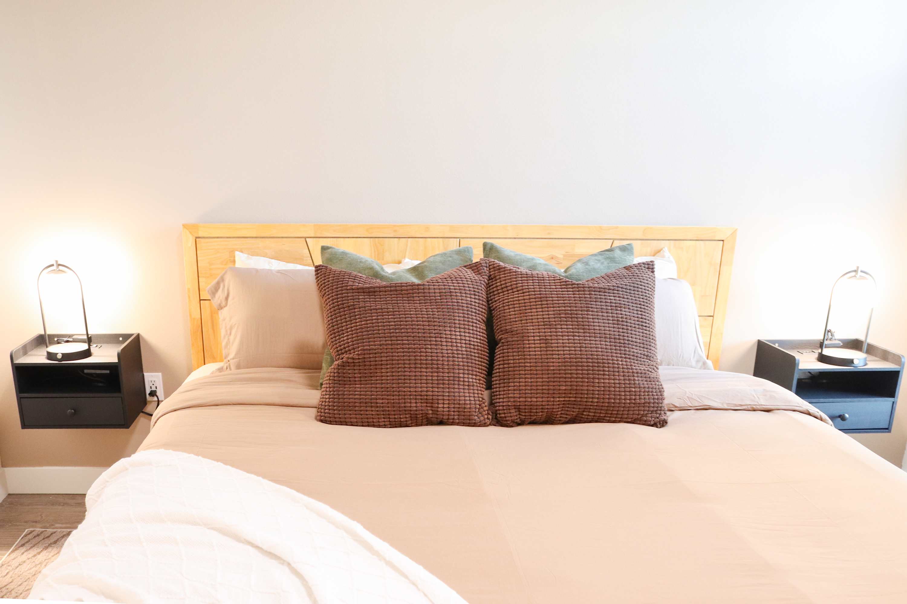 Inspo Apartment 10 Min to Disneyland | Pool & Gym