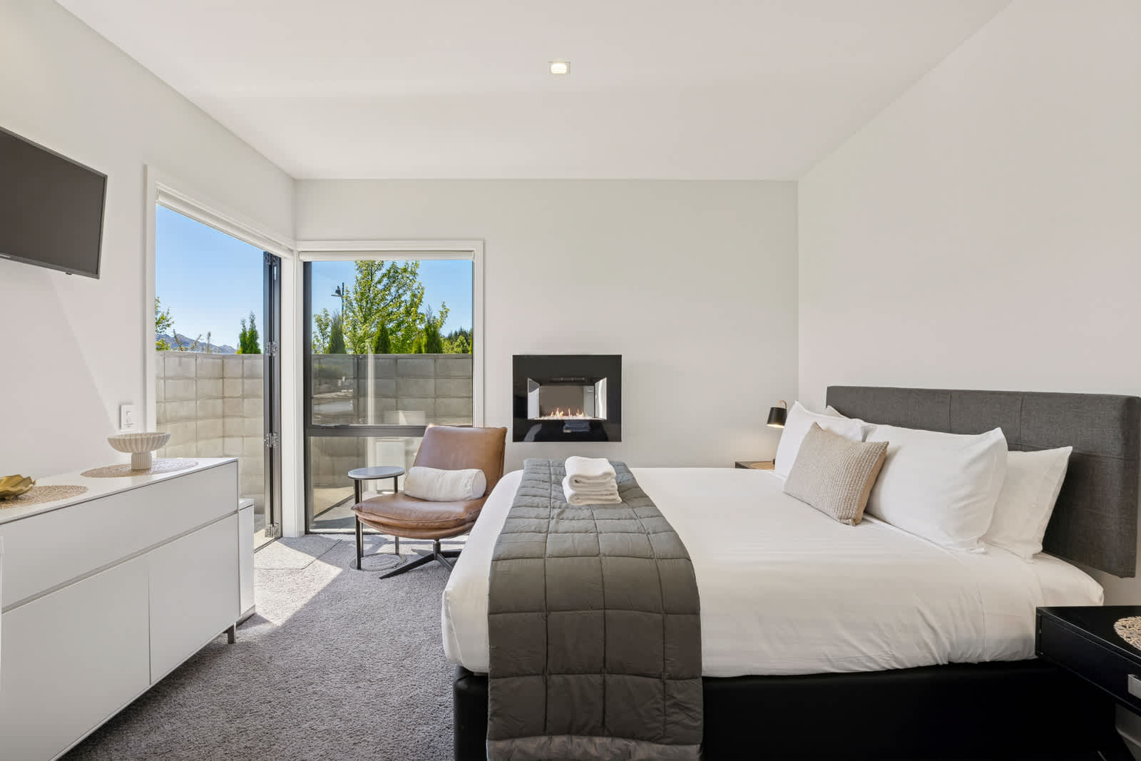 A Room on the Peninsula