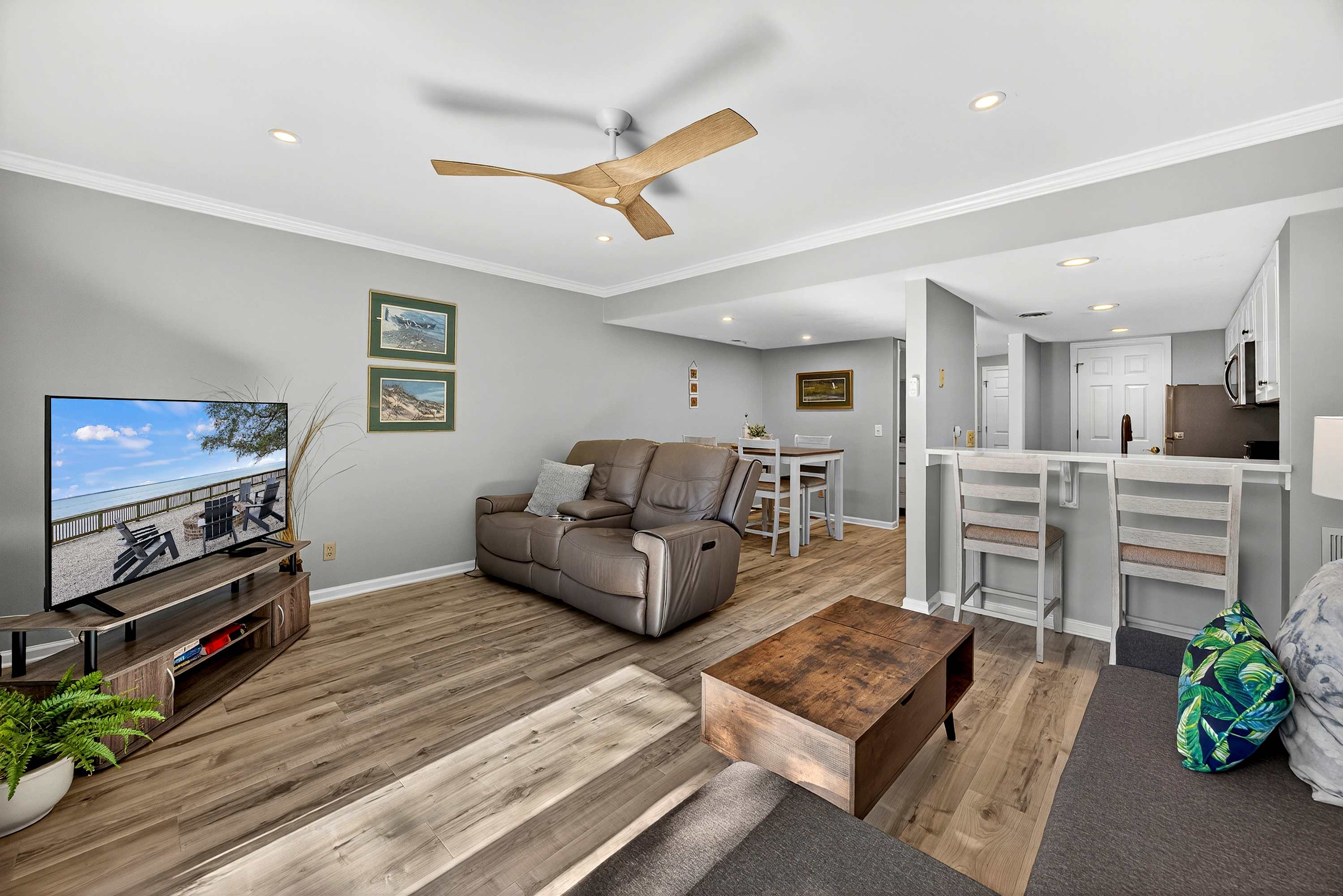 Poolside Villa Walk To The Beach