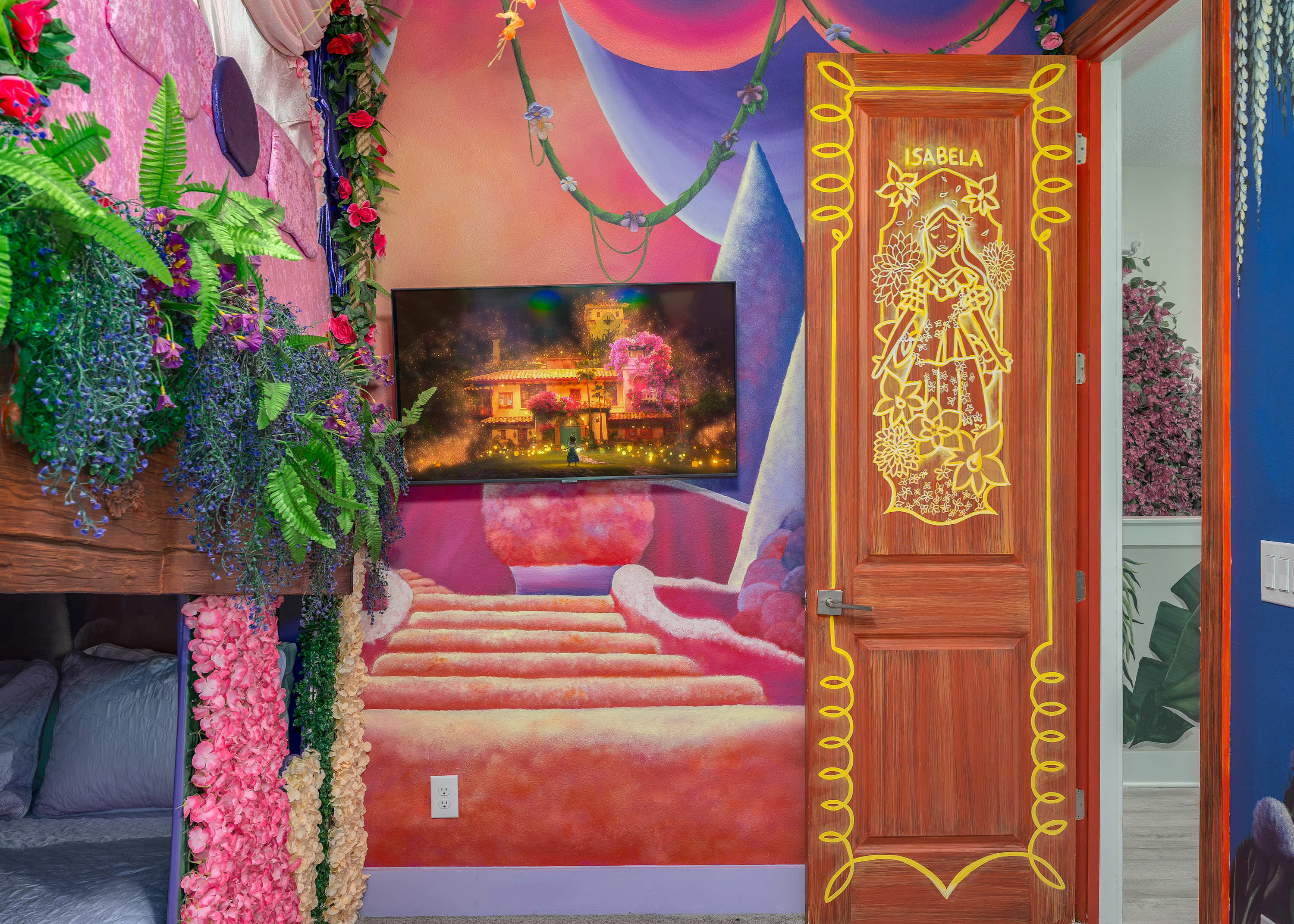 Family retreat w/pool, game room & cinema