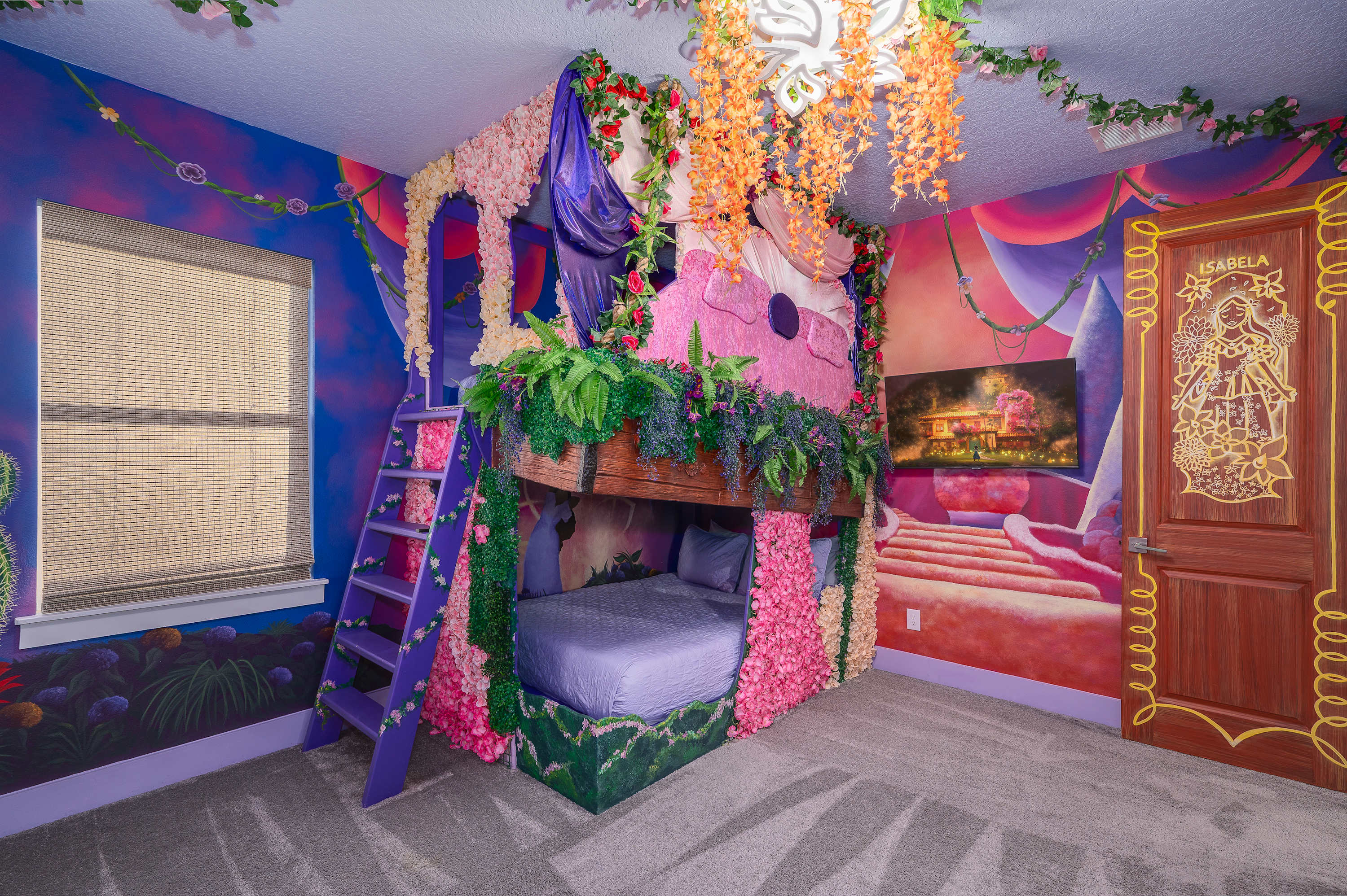 Family retreat w/pool, game room & cinema