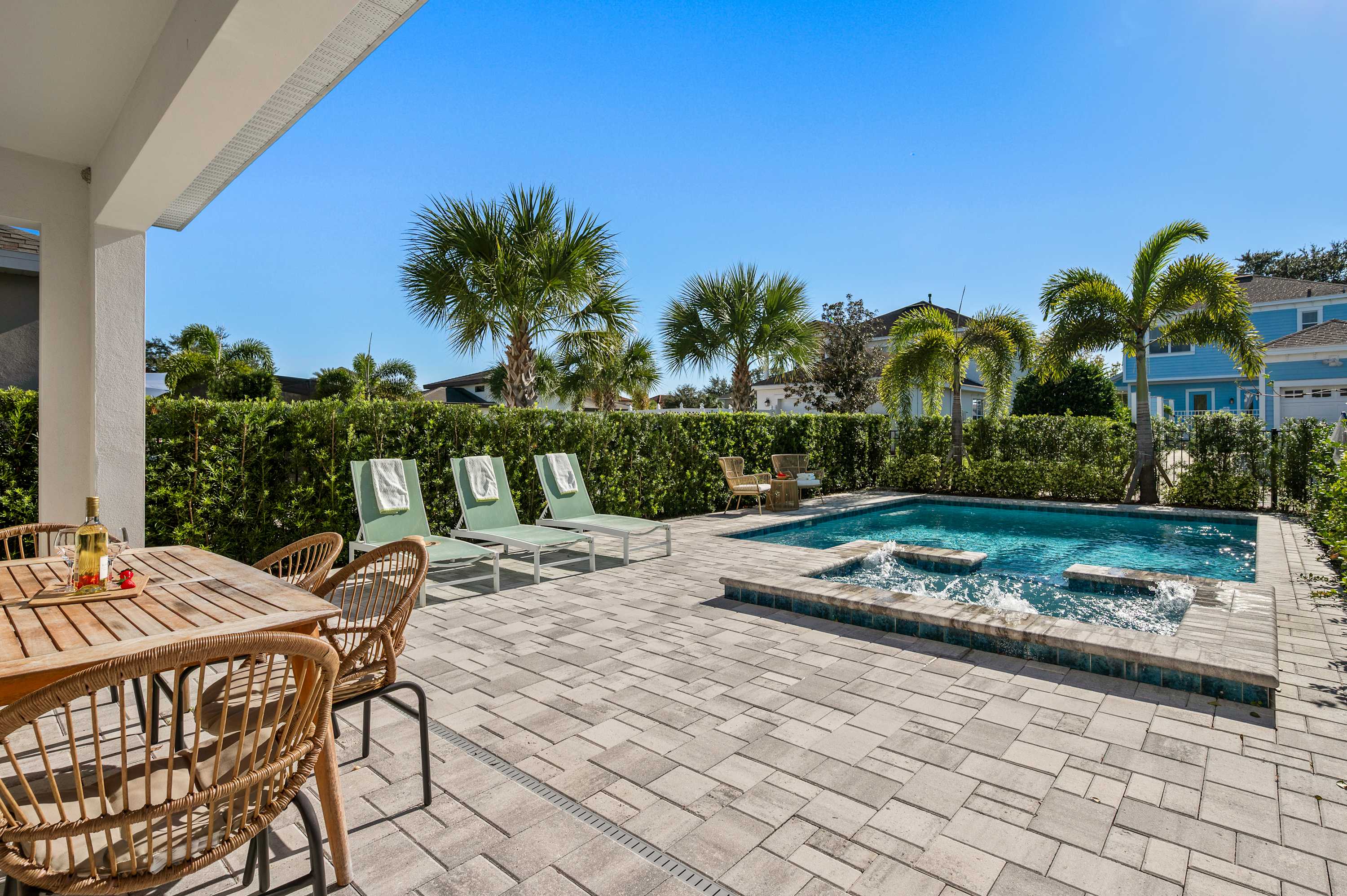 Family retreat w/pool, game room & cinema