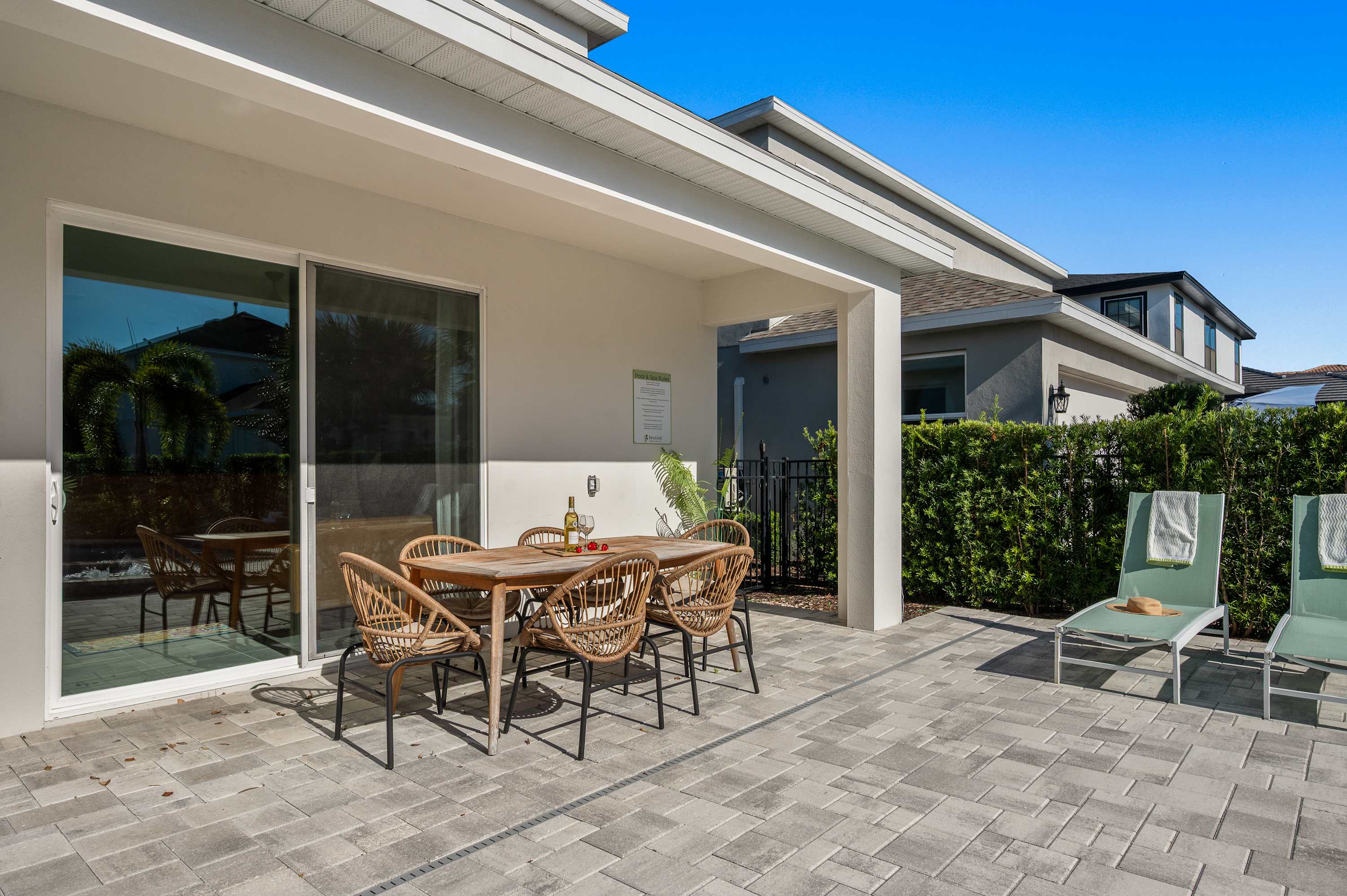 Family retreat w/pool, game room & cinema