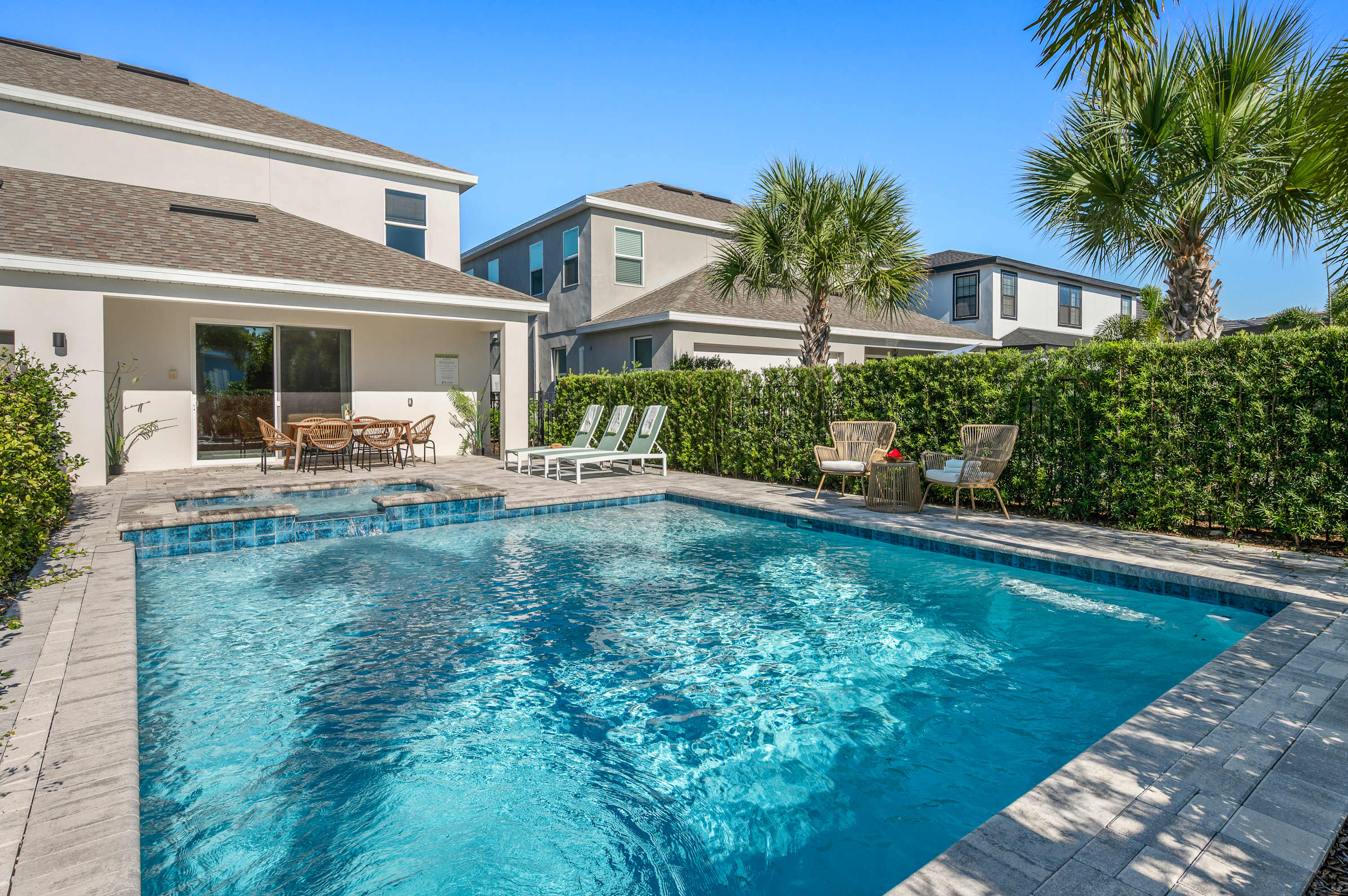 Family retreat w/pool, game room & cinema