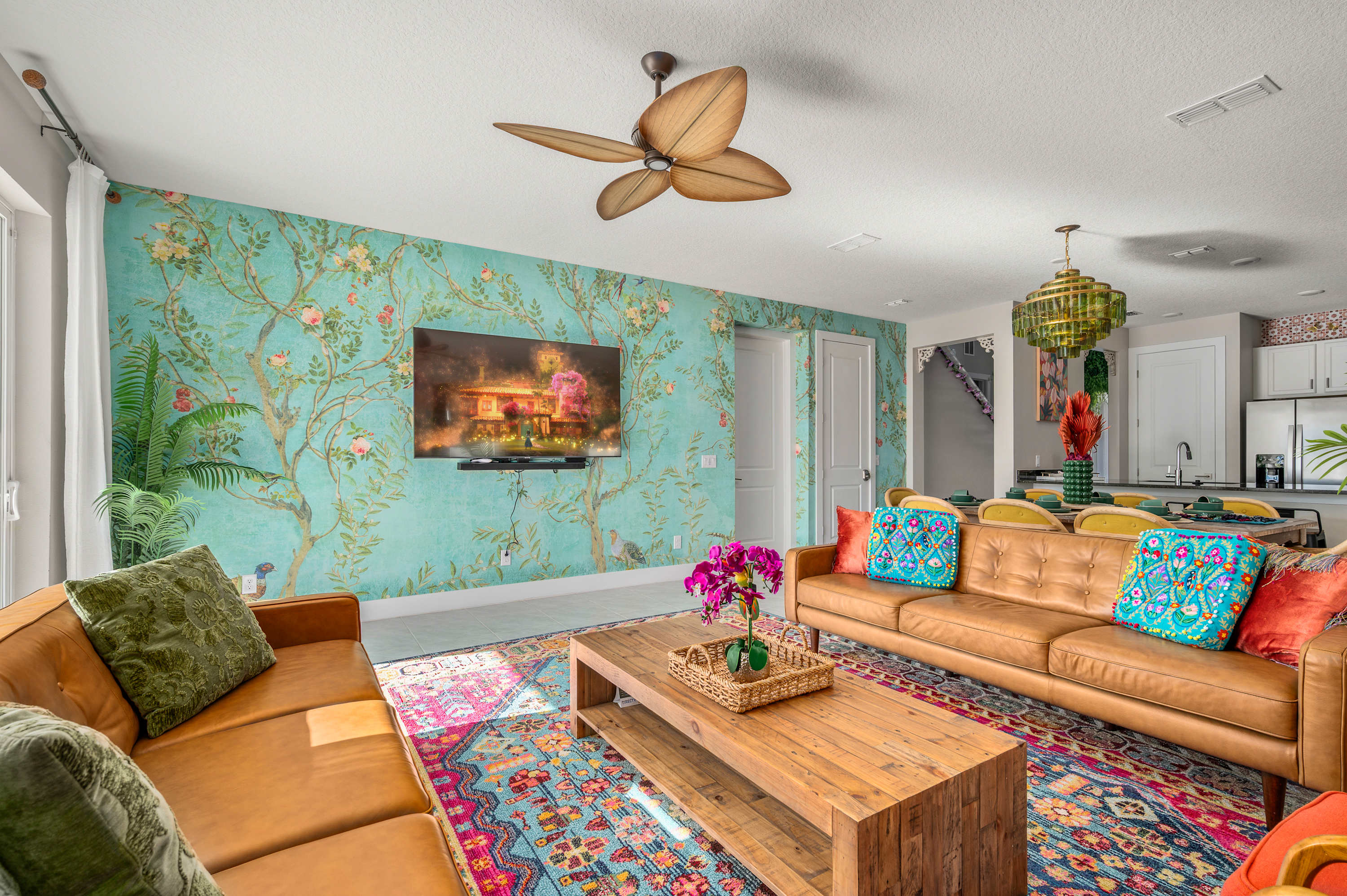 Family retreat w/pool, game room & cinema