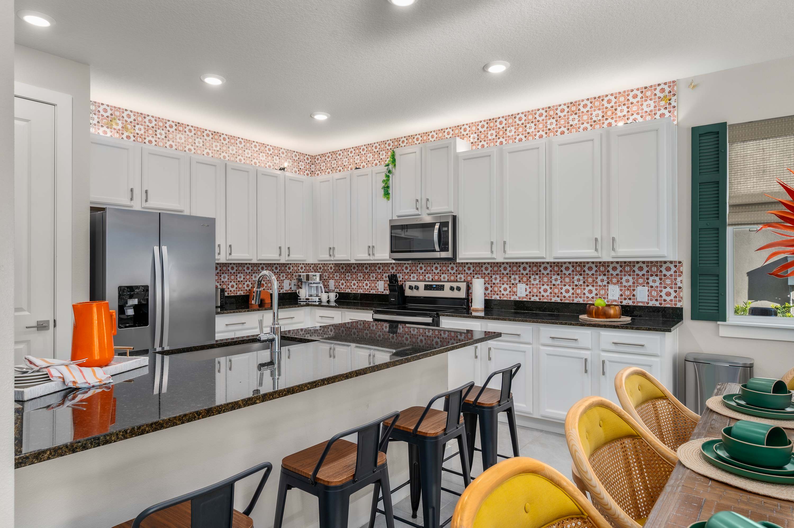 Family retreat w/pool, game room & cinema