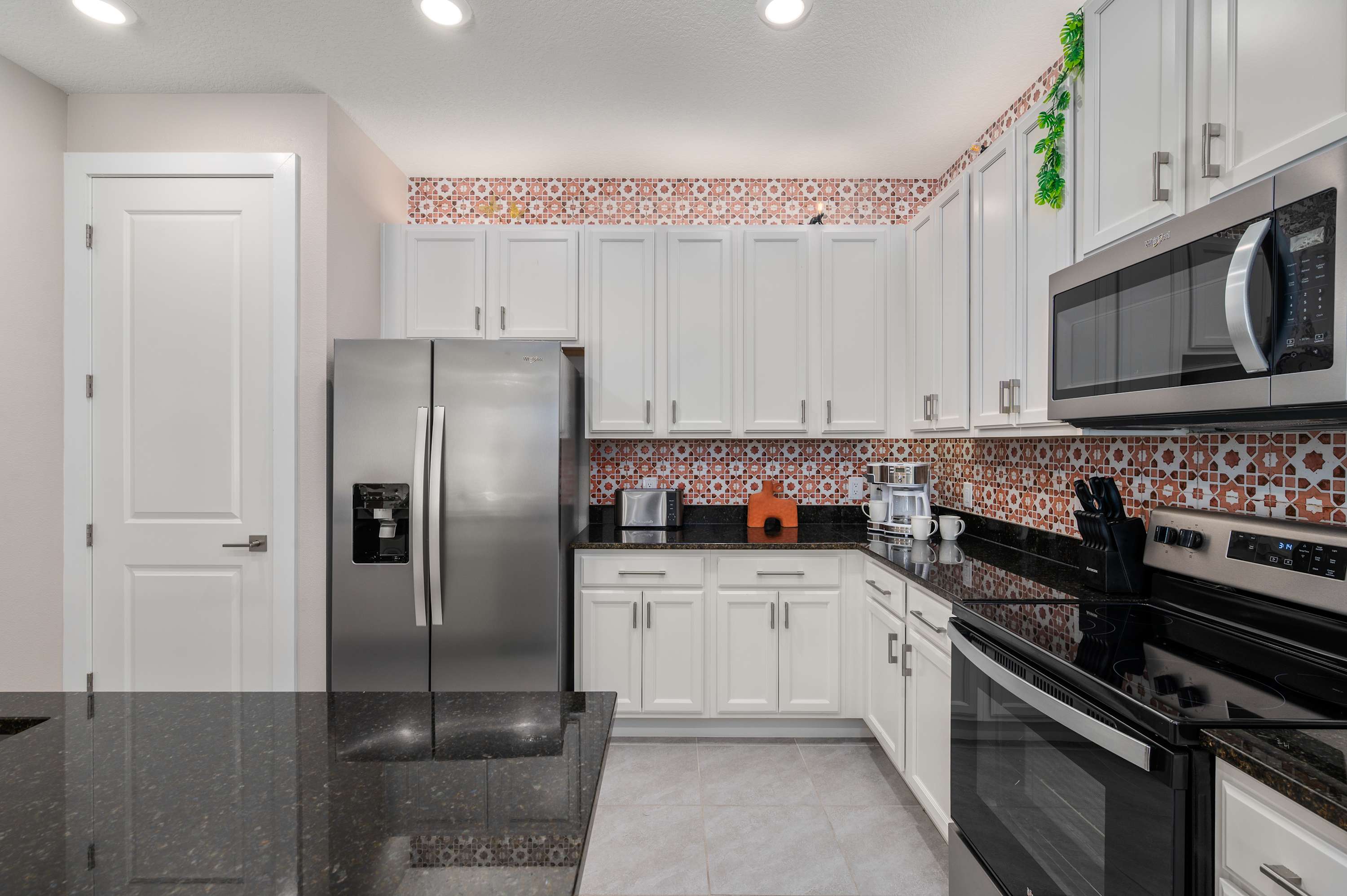 Family retreat w/pool, game room & cinema