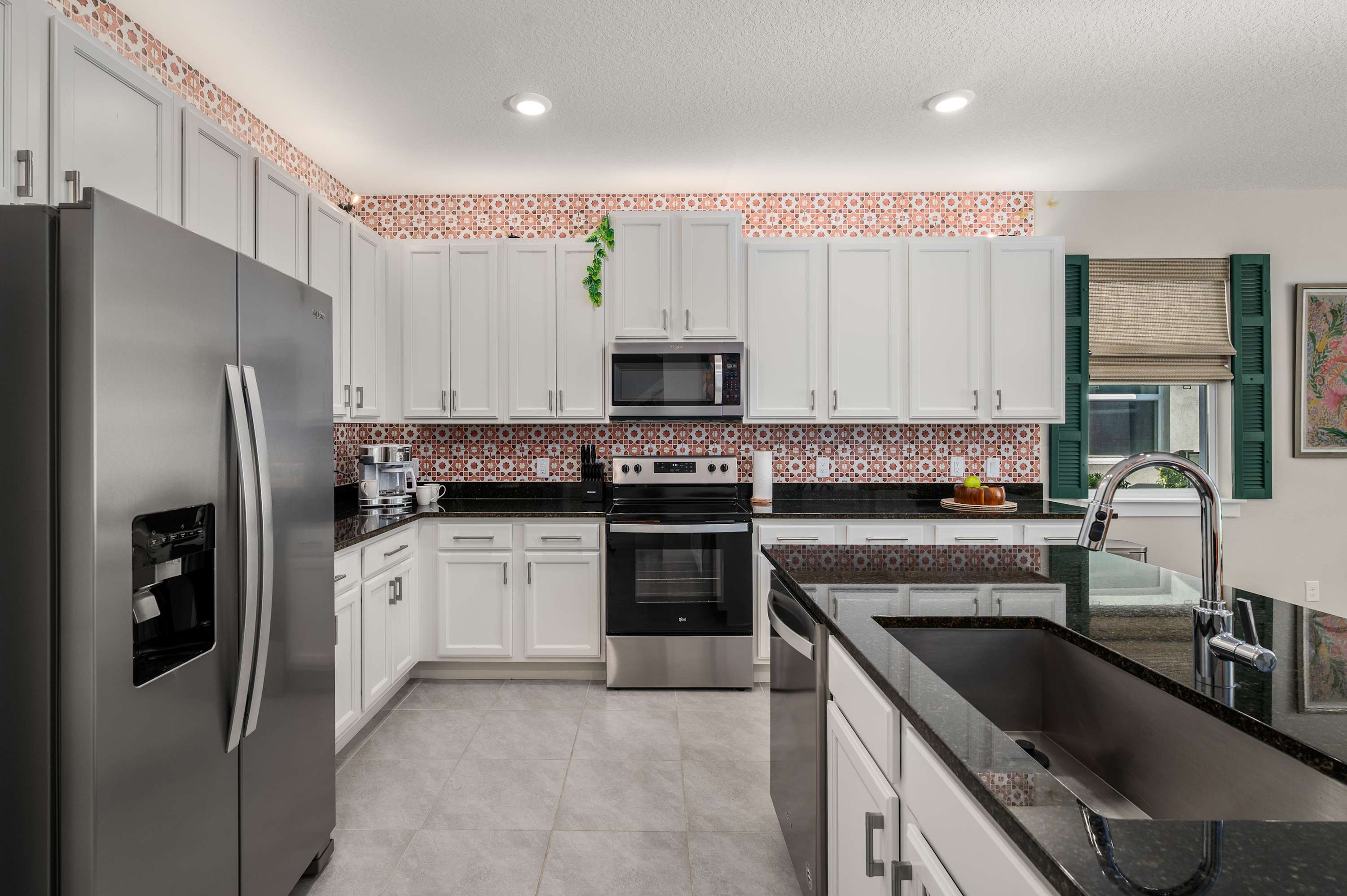 Family retreat w/pool, game room & cinema