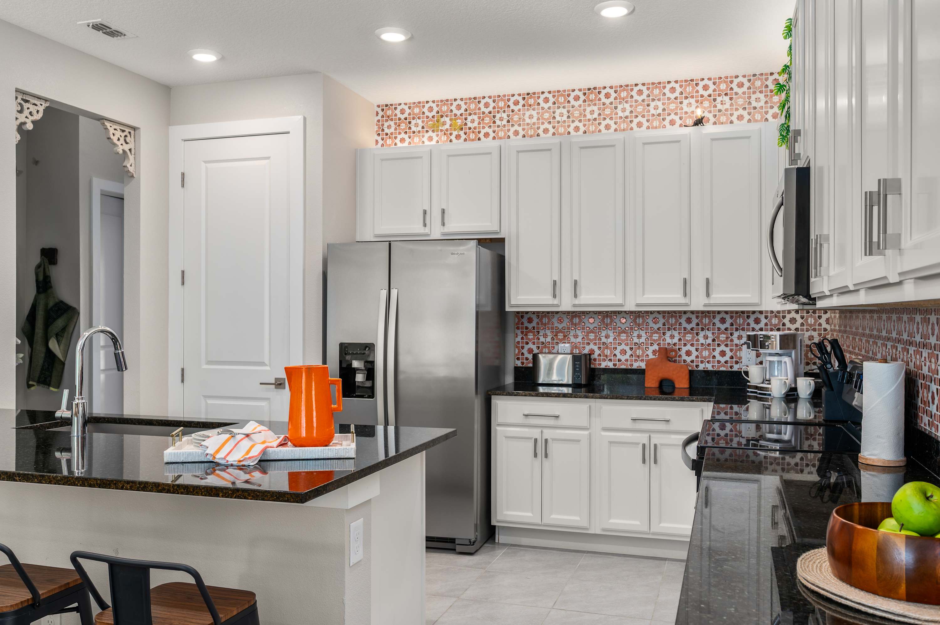 Family retreat w/pool, game room & cinema