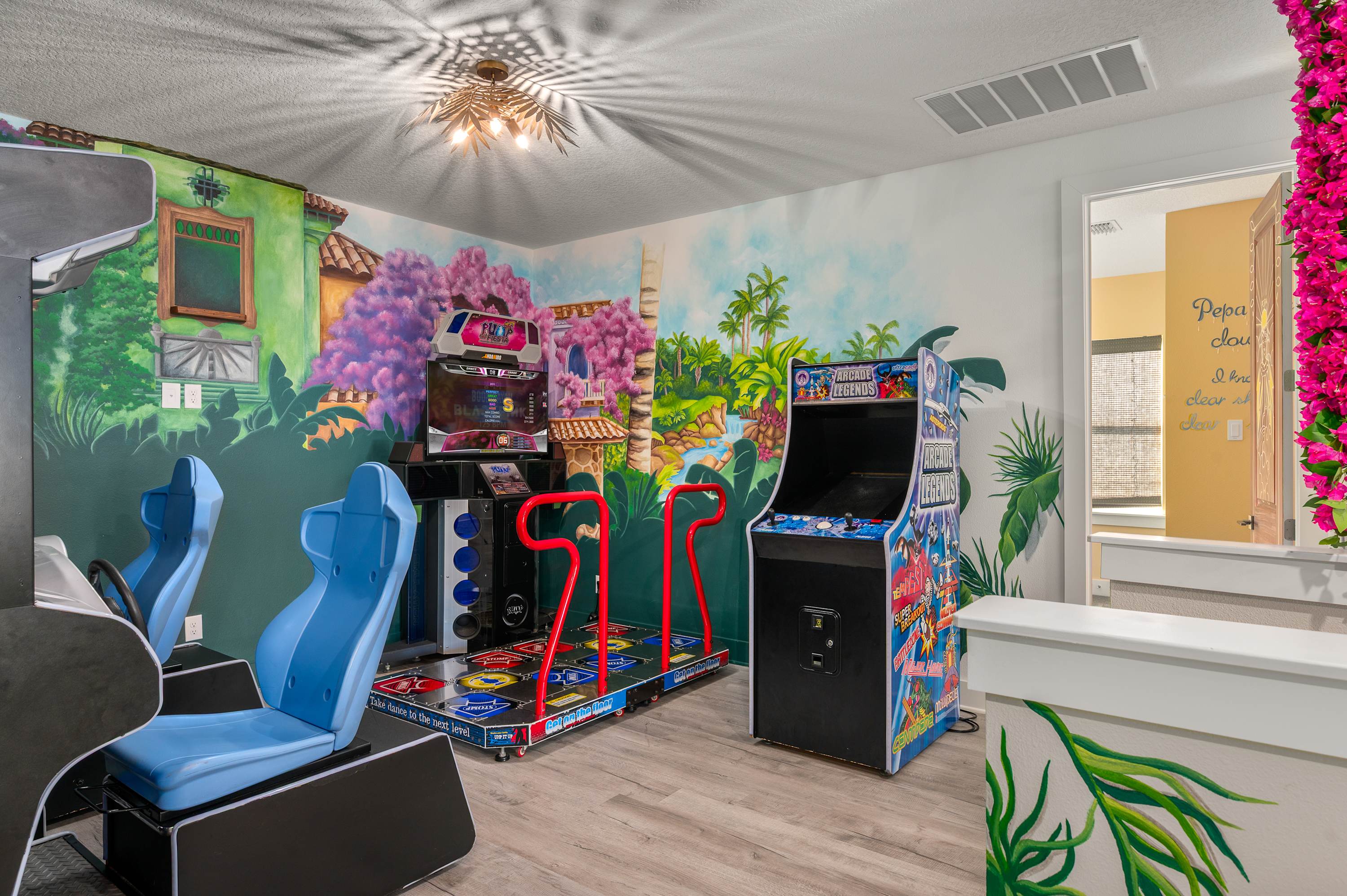 Family retreat w/pool, game room & cinema