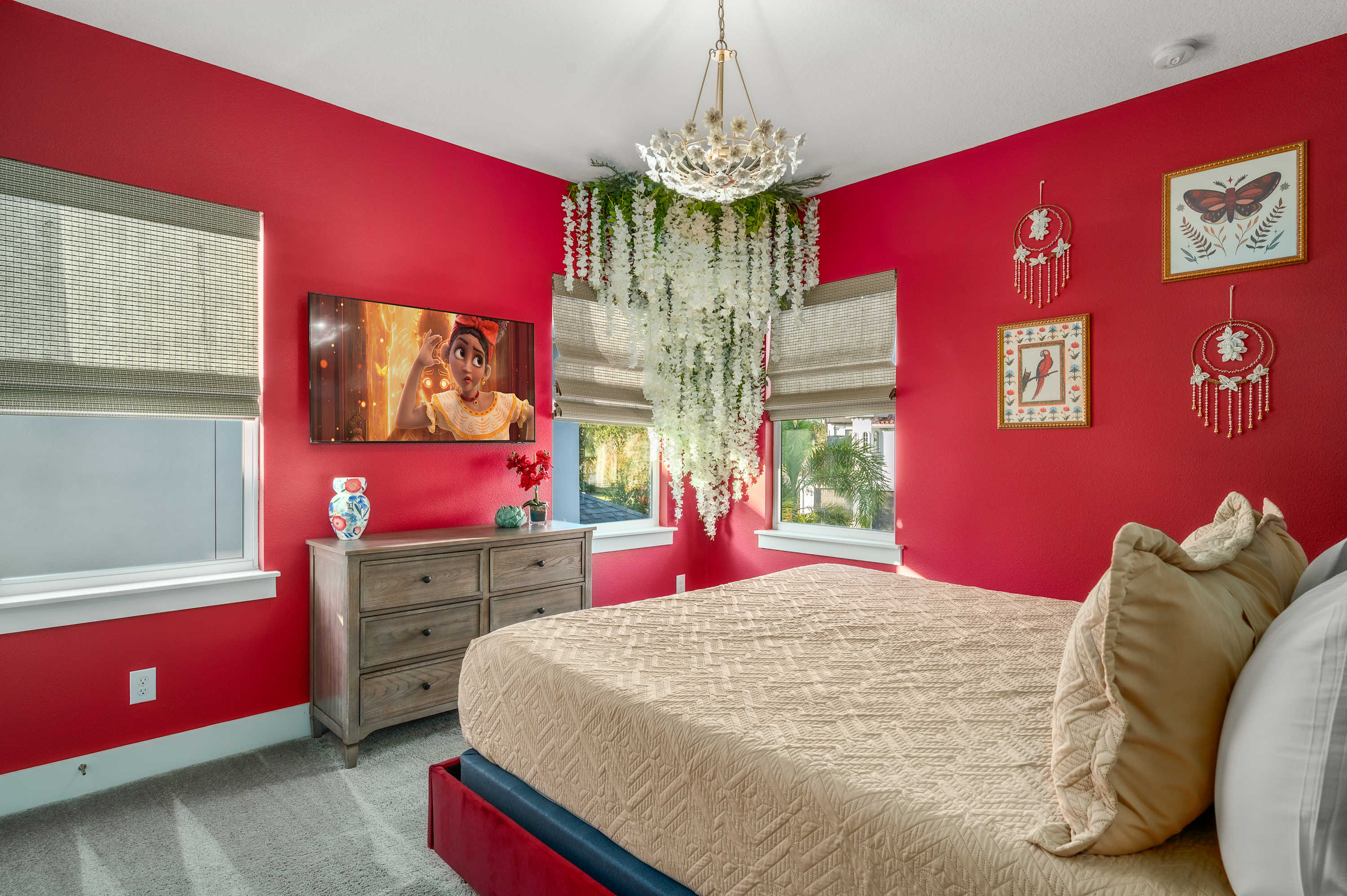 Family retreat w/pool, game room & cinema