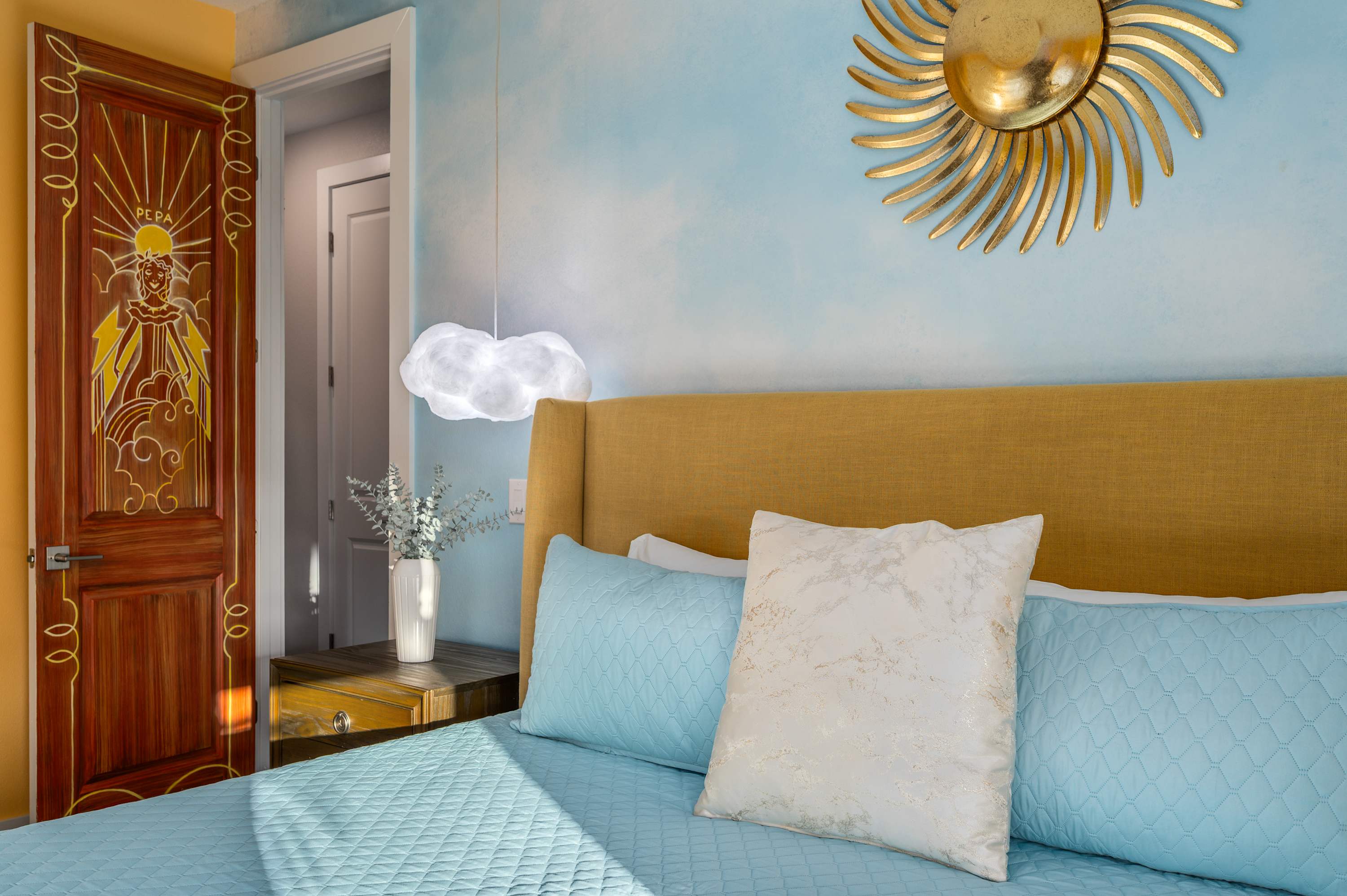 Family retreat w/pool, game room & cinema