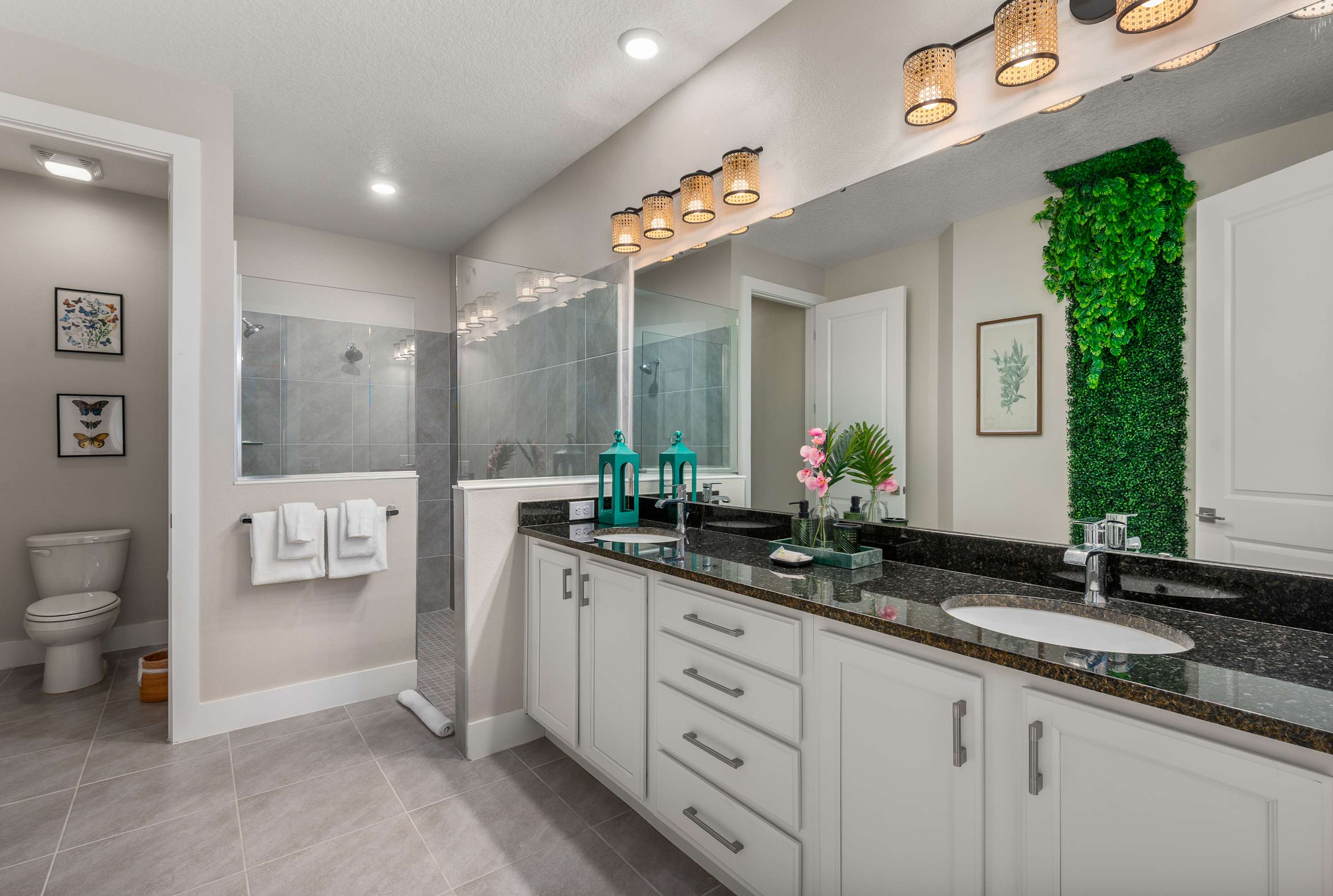 Family retreat w/pool, game room & cinema