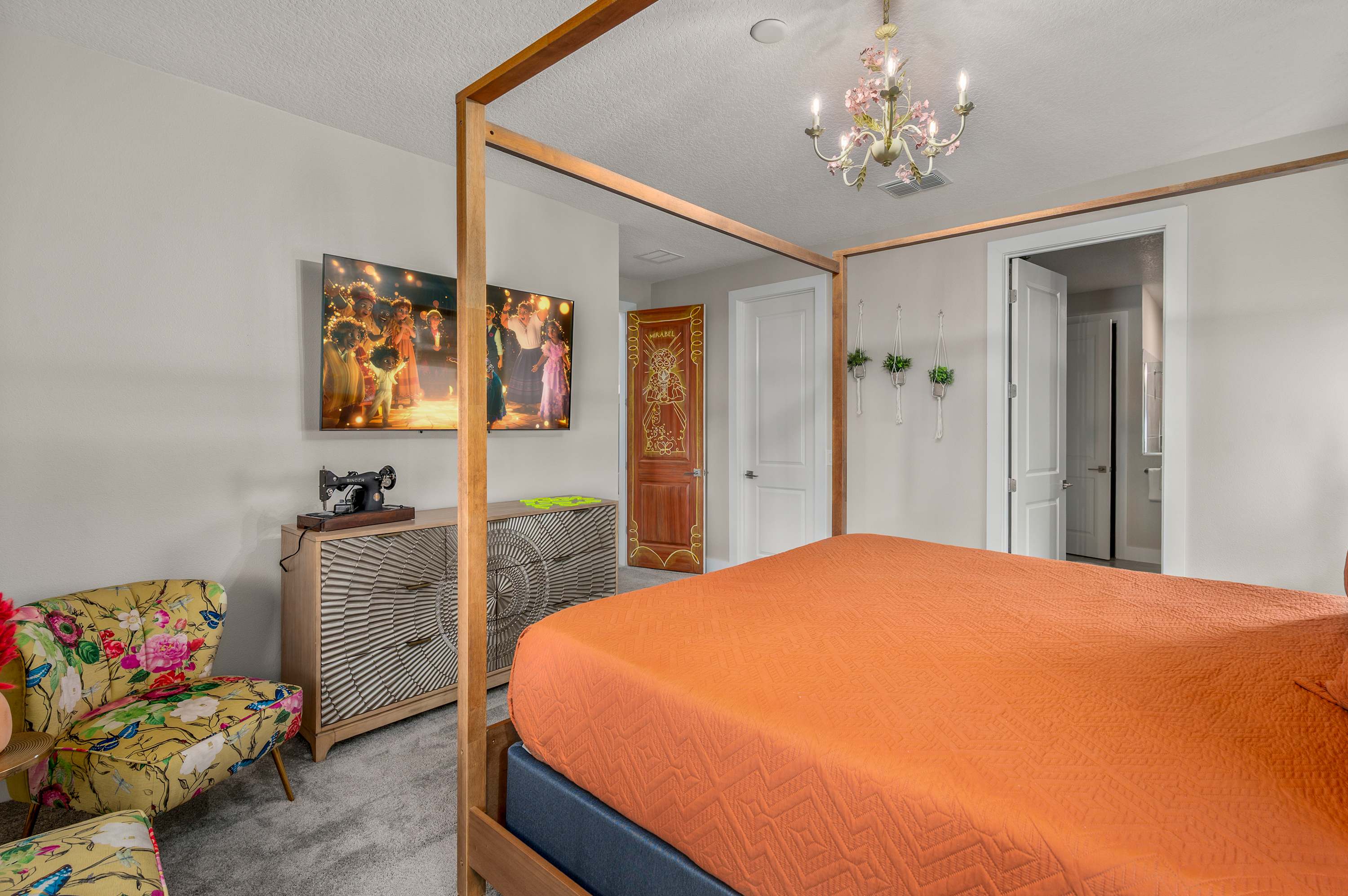 Family retreat w/pool, game room & cinema