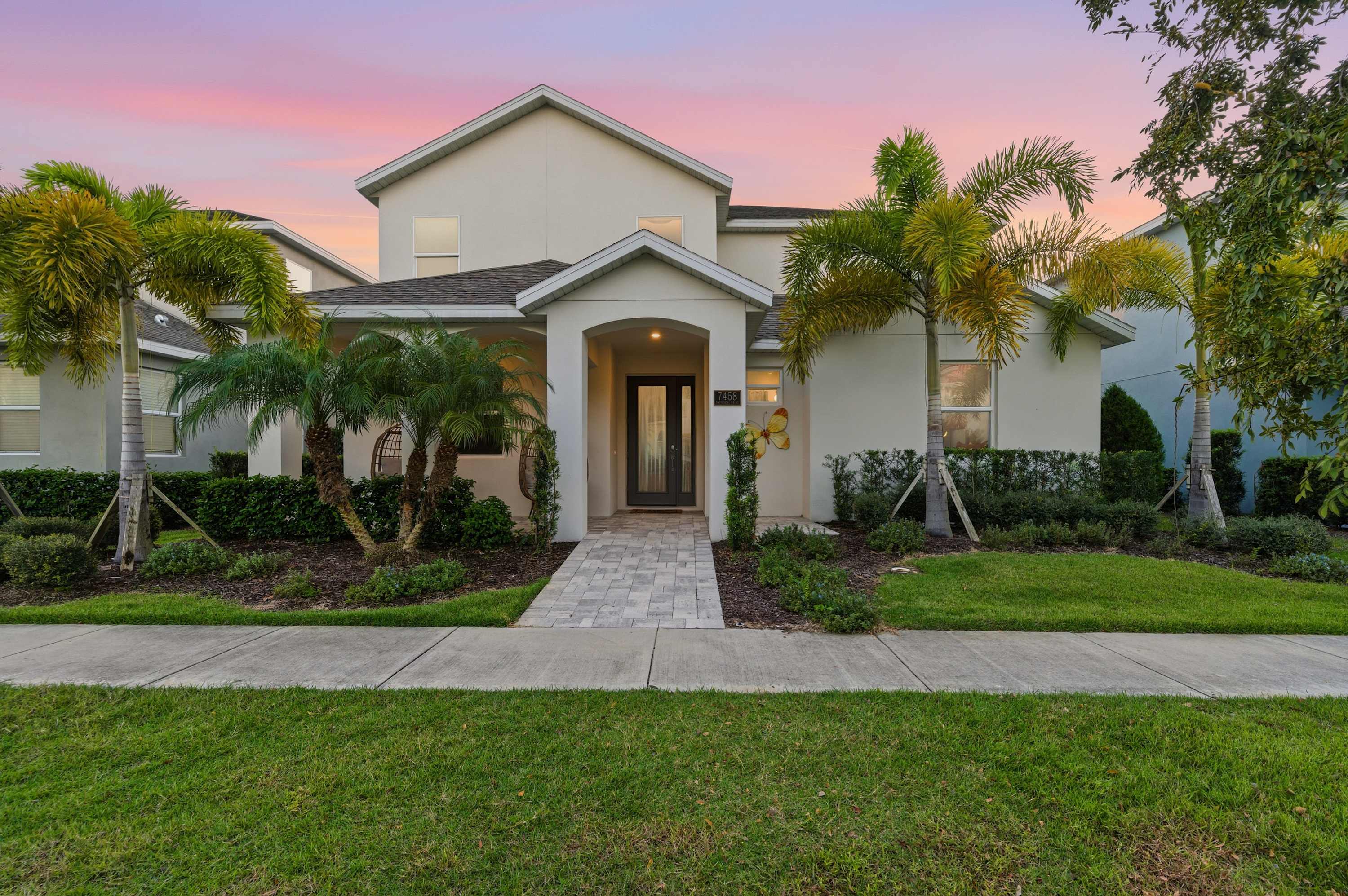 Family retreat w/pool, game room & cinema