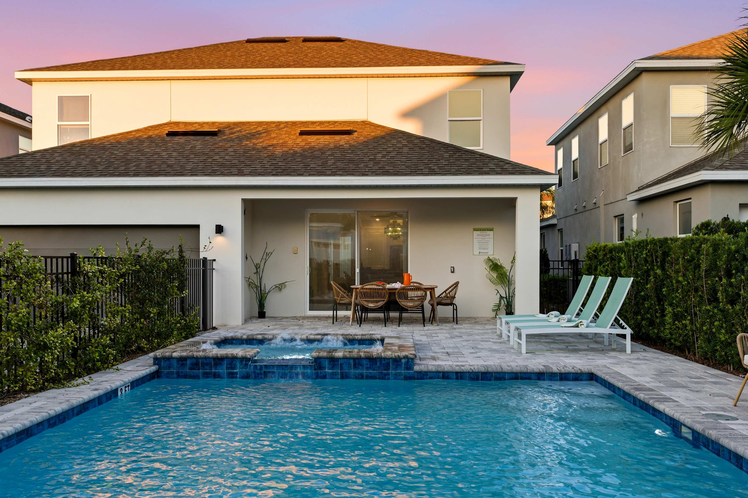 Family retreat w/pool, game room & cinema