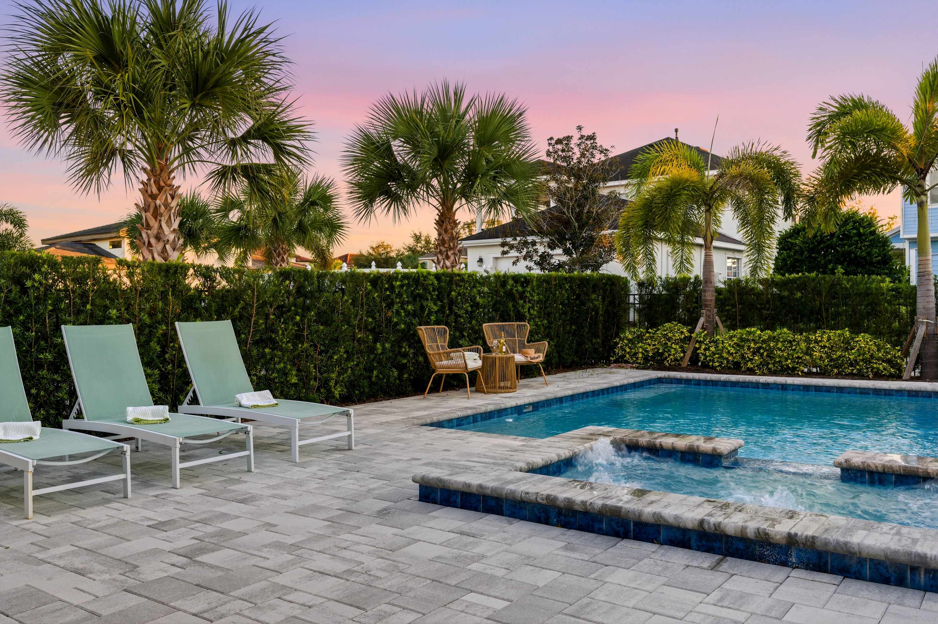 Family retreat w/pool, game room & cinema