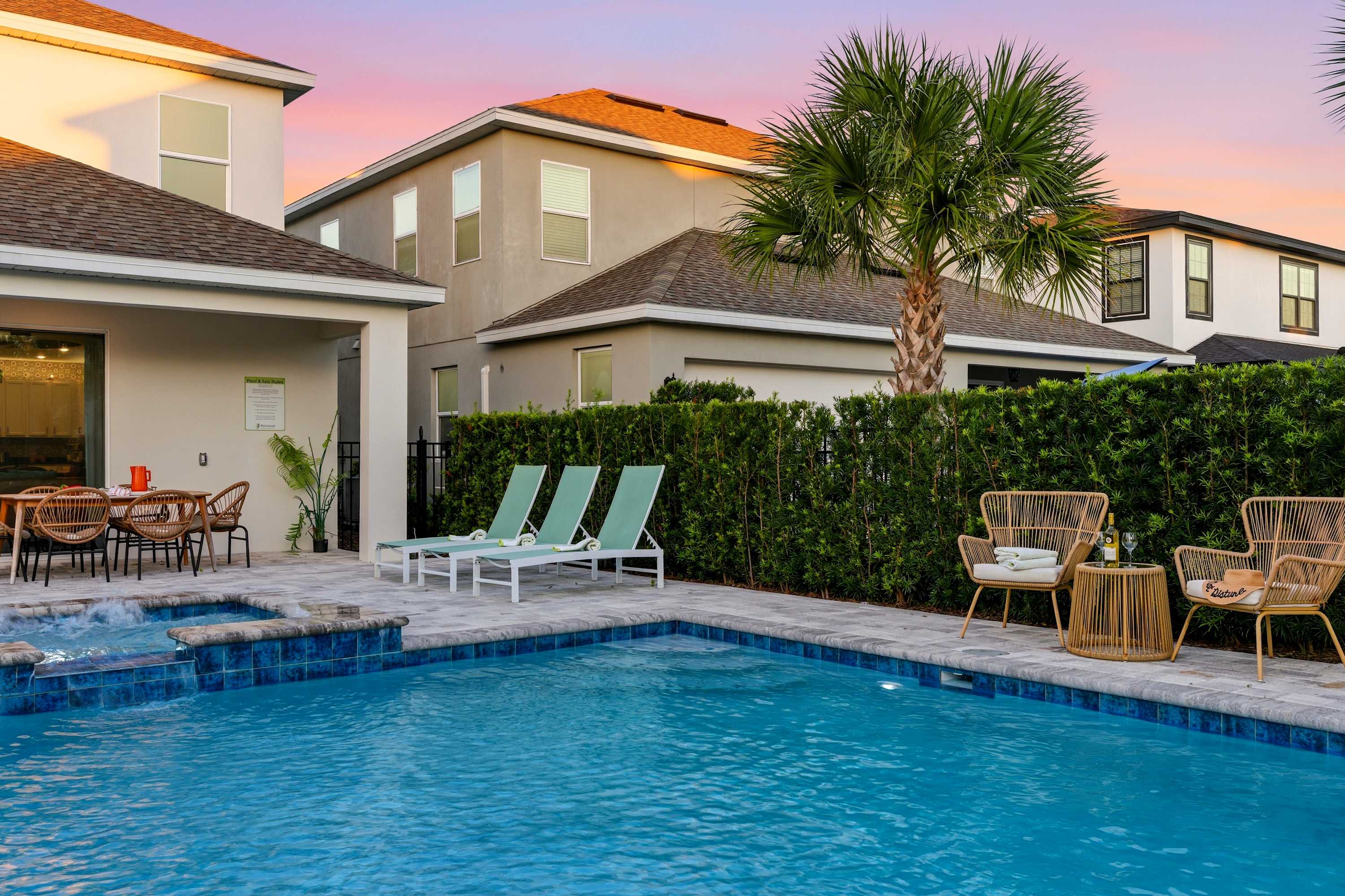 Family retreat w/pool, game room & cinema