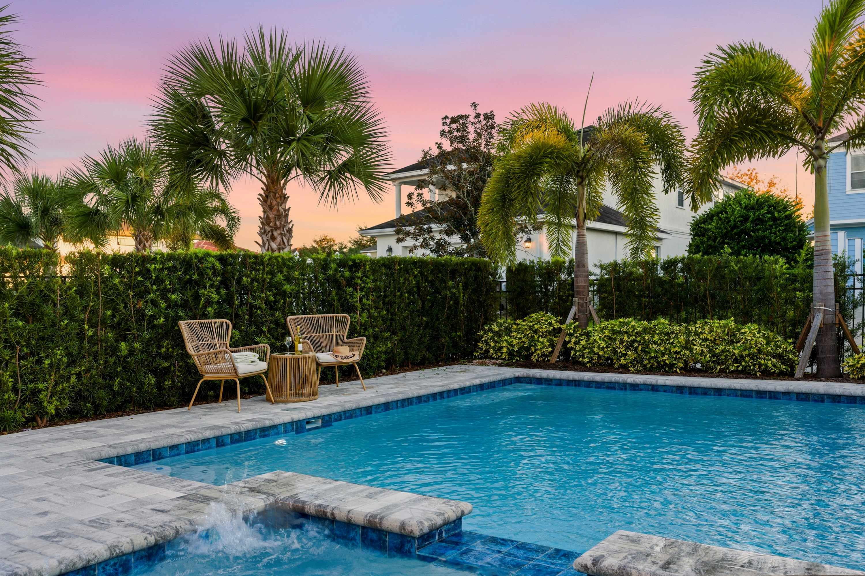 Family retreat w/pool, game room & cinema