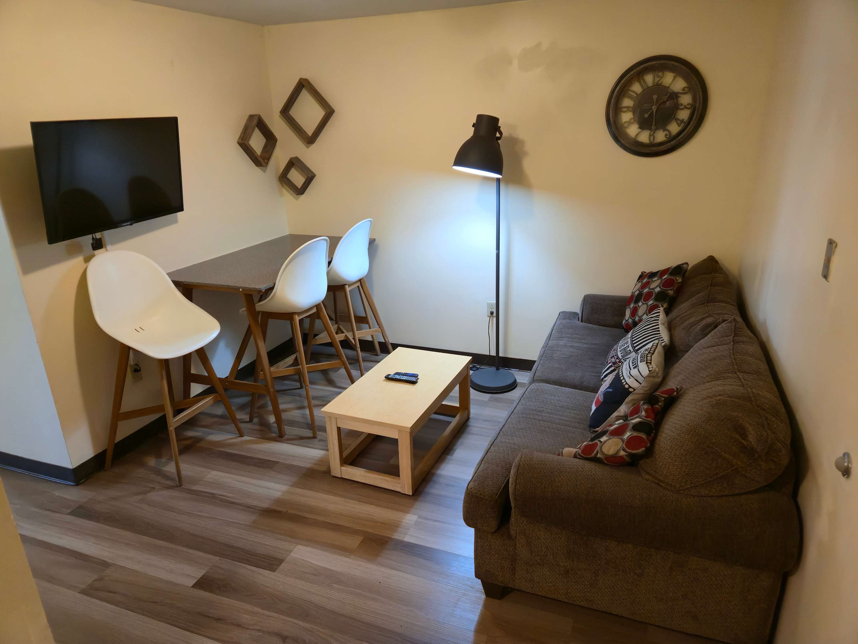 2BR 2BA Downtown Apt | Natural Light + Views