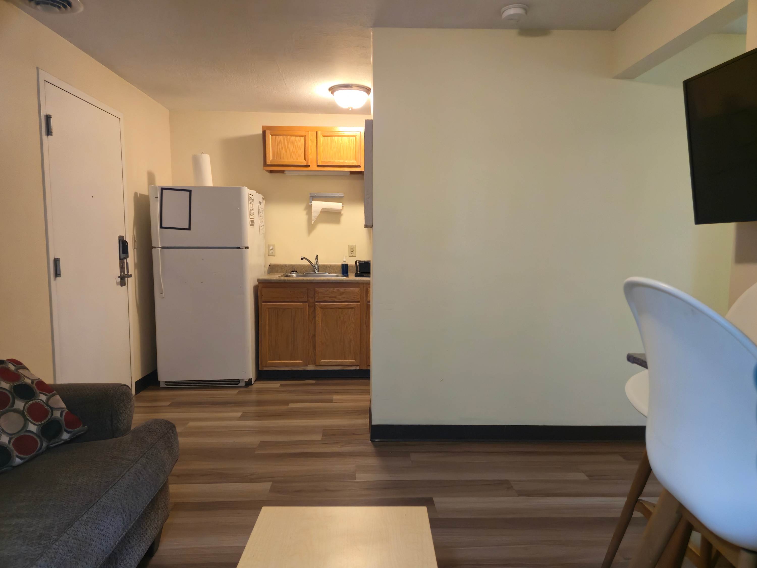 2BR 2BA Downtown Apt | Natural Light + Views