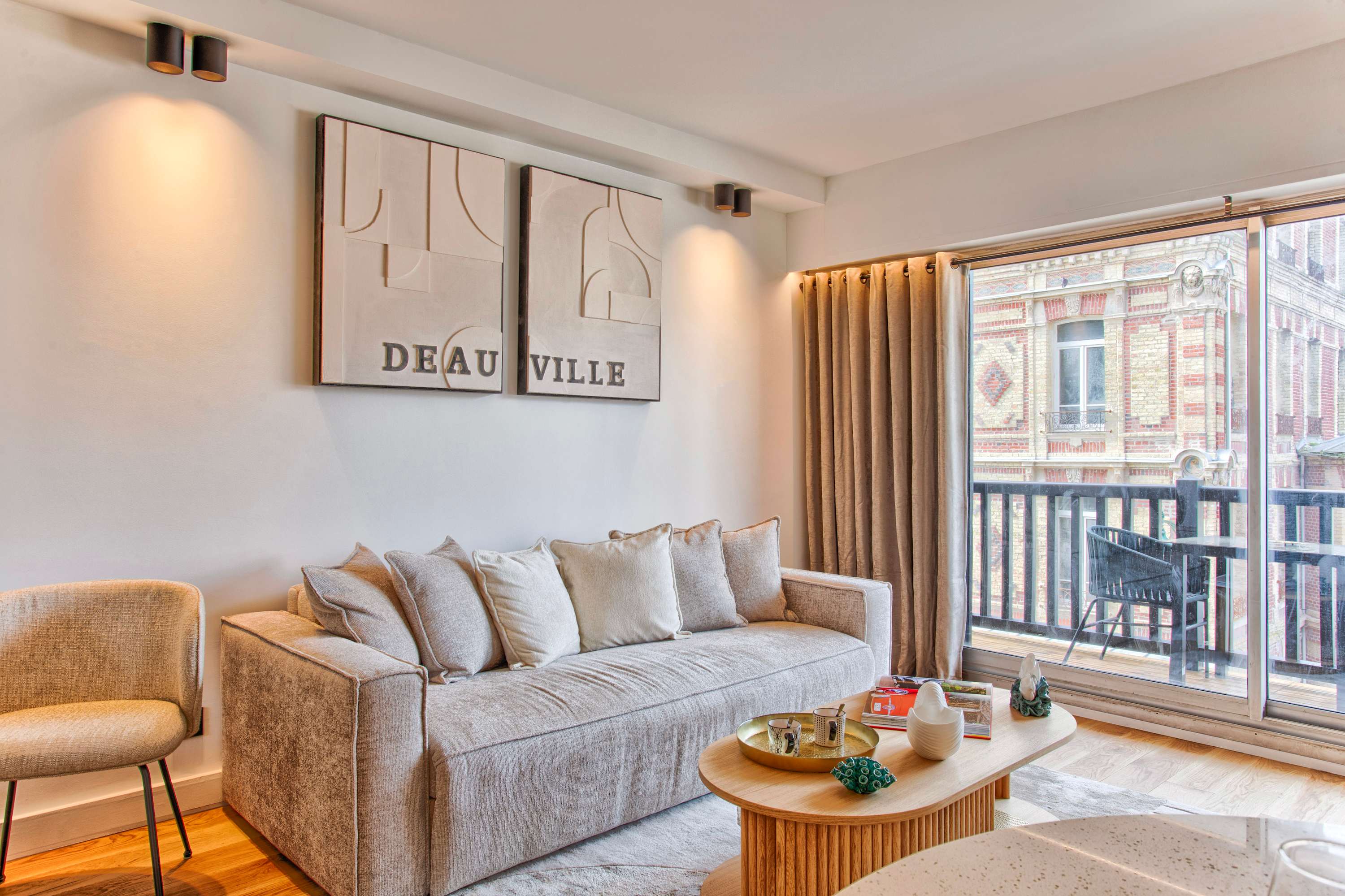 Beachfront Modern Apartment in Central Deauville – photo 14