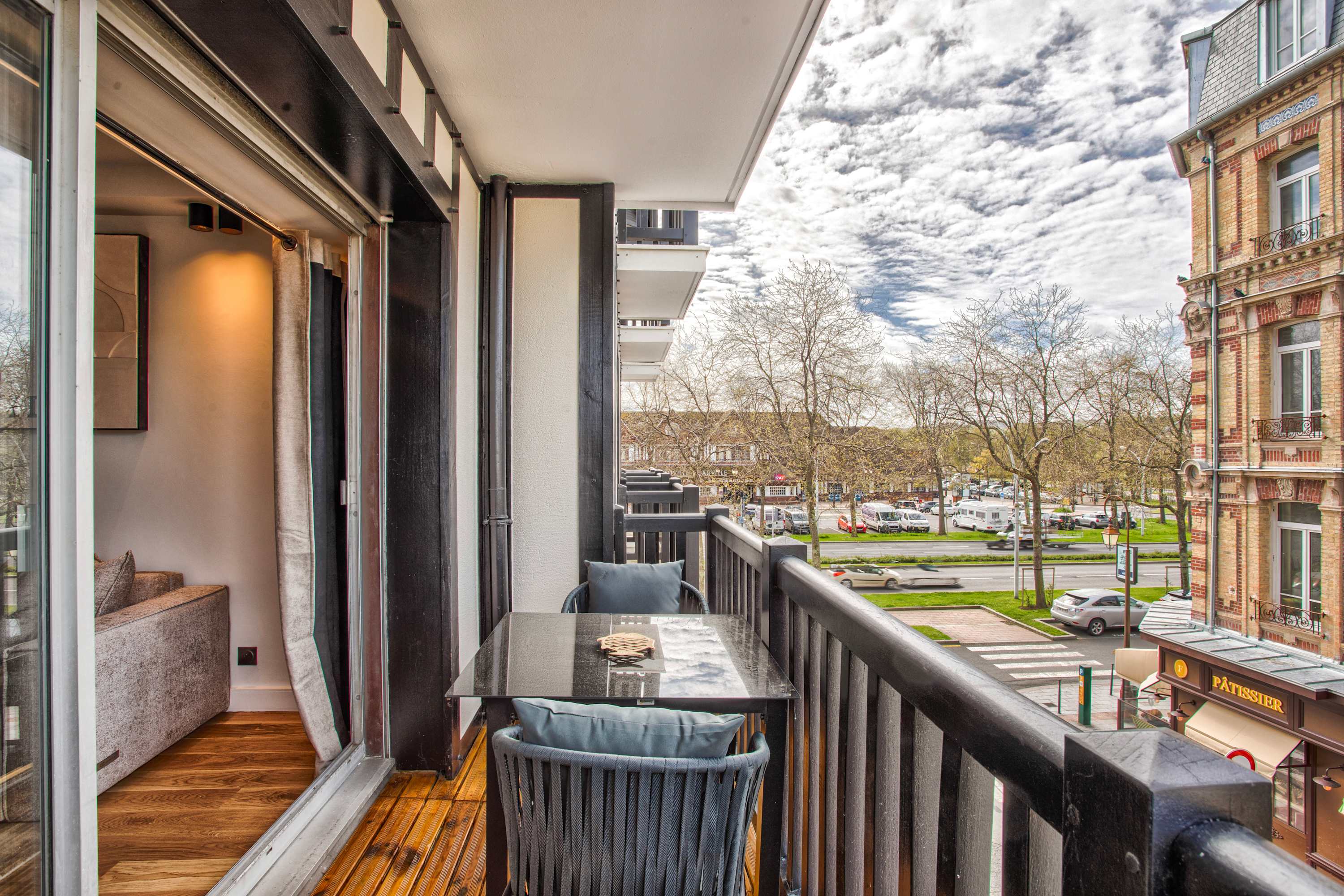 Beachfront Modern Apartment in Central Deauville – photo 16