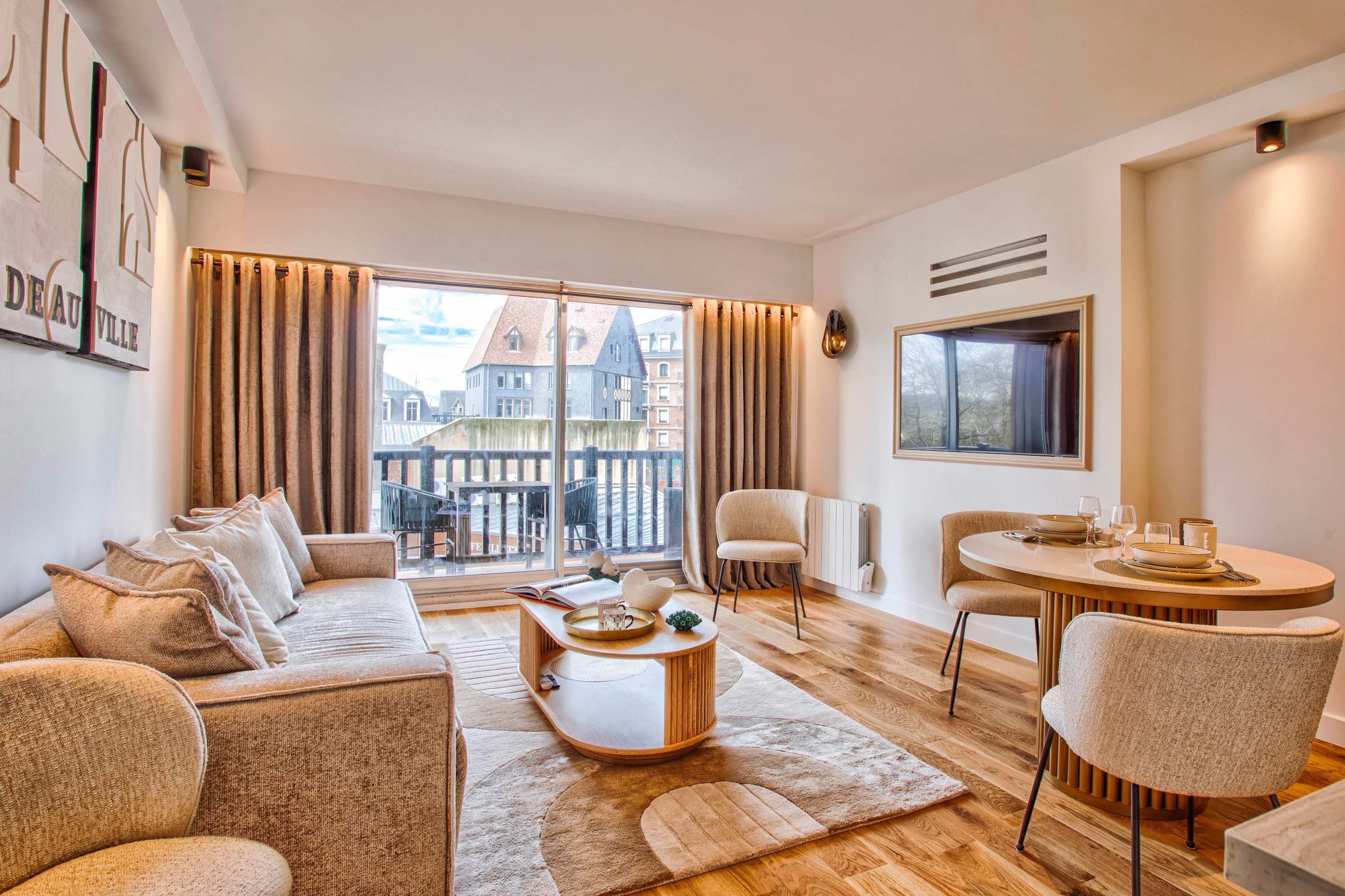 Beachfront Modern Apartment in Central Deauville – photo 15