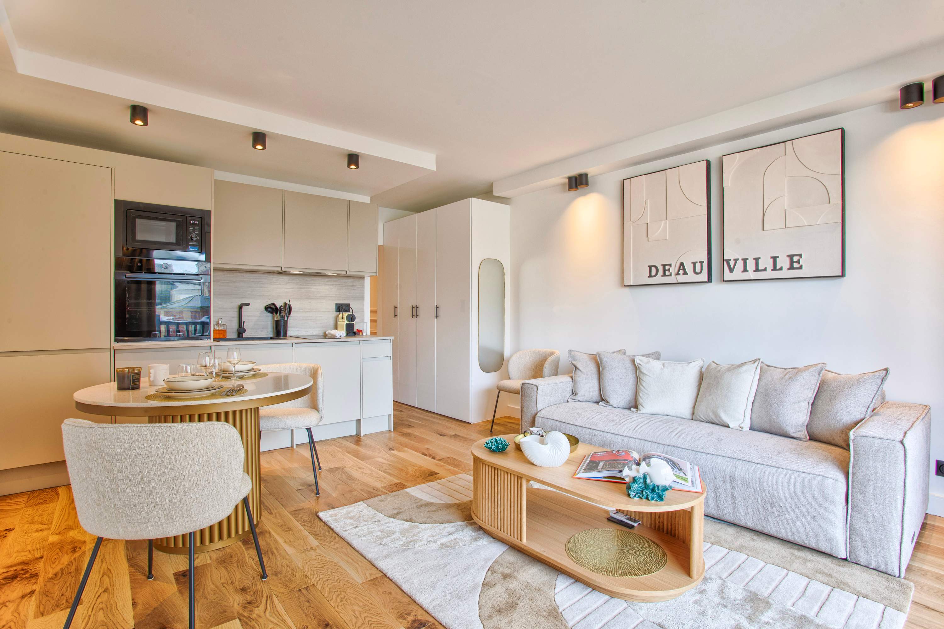 Beachfront Modern Apartment in Central Deauville – photo 17