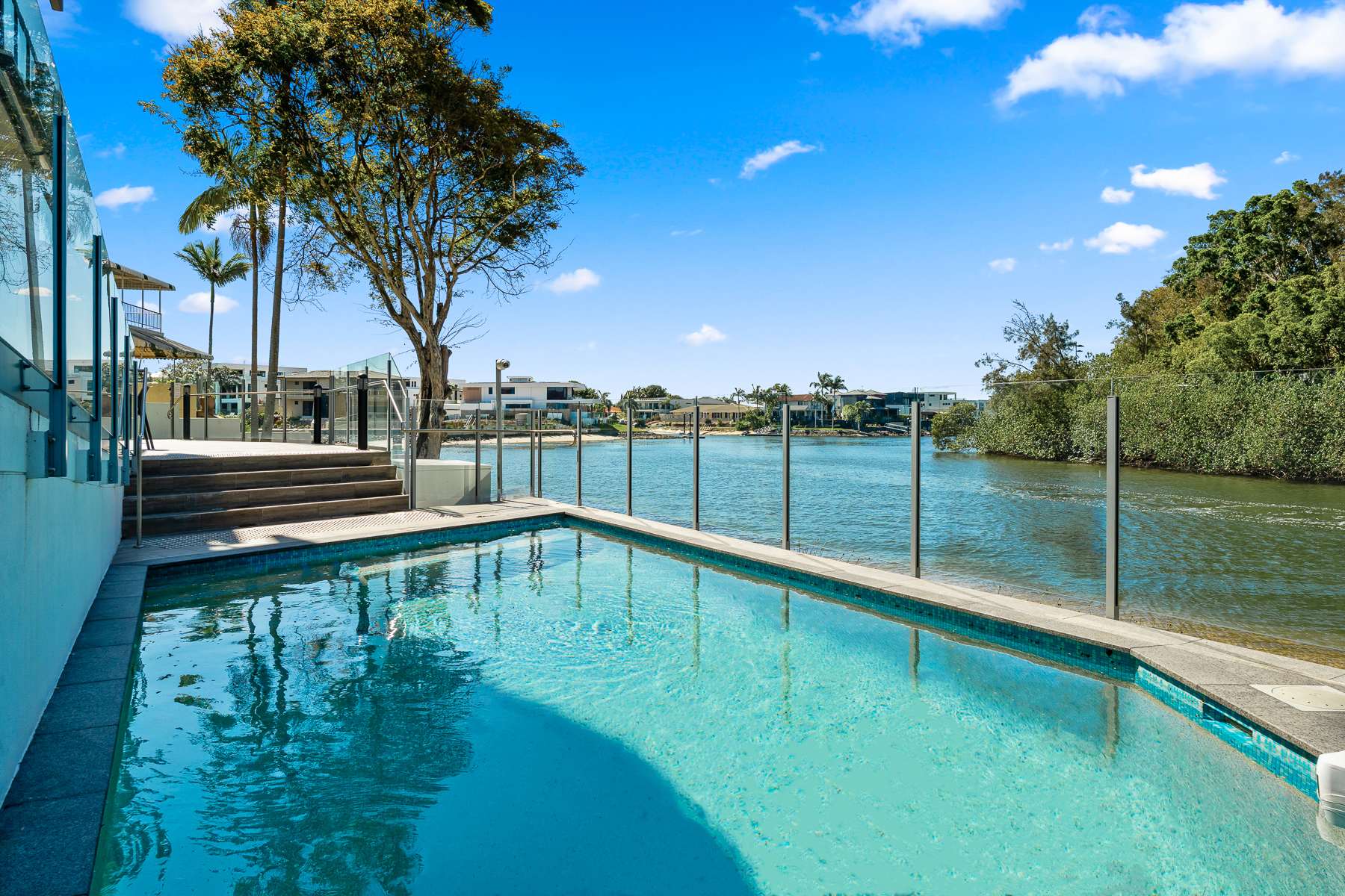 Broadbeach Waterside 2BR Luxury Apt — Broadbeach Waters, QLD — vacation rental